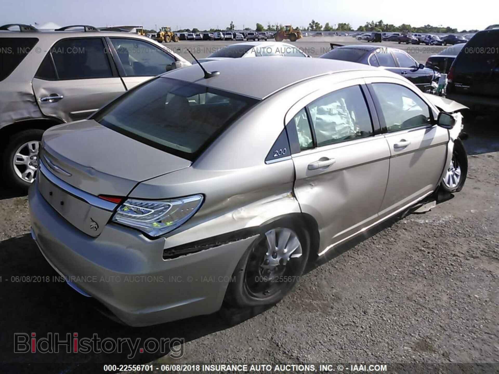 2014 Chrysler 200 - VIN: 1C3CCBAB2EN140811 - Фото 4