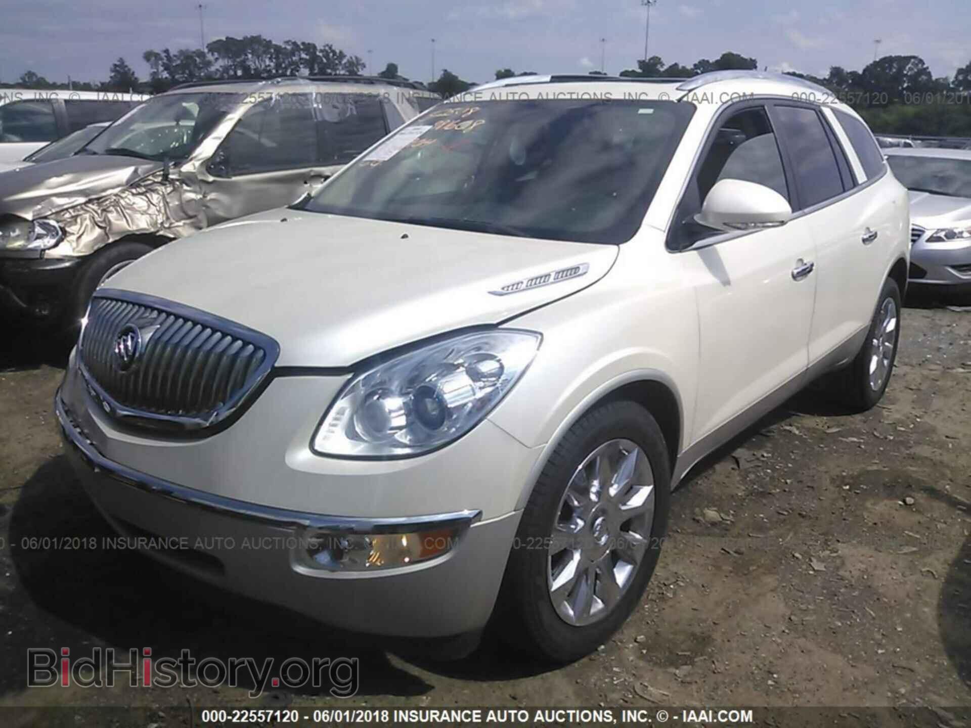 2011 Buick Enclave - VIN: 5GAKRCED5BJ208904 - Фото 2