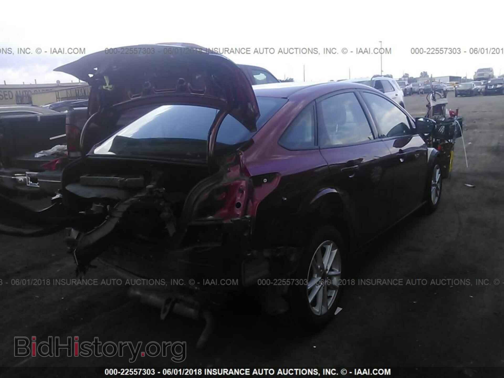 2016 Ford Focus - VIN: 1FADP3F25GL252218 - Photo 4