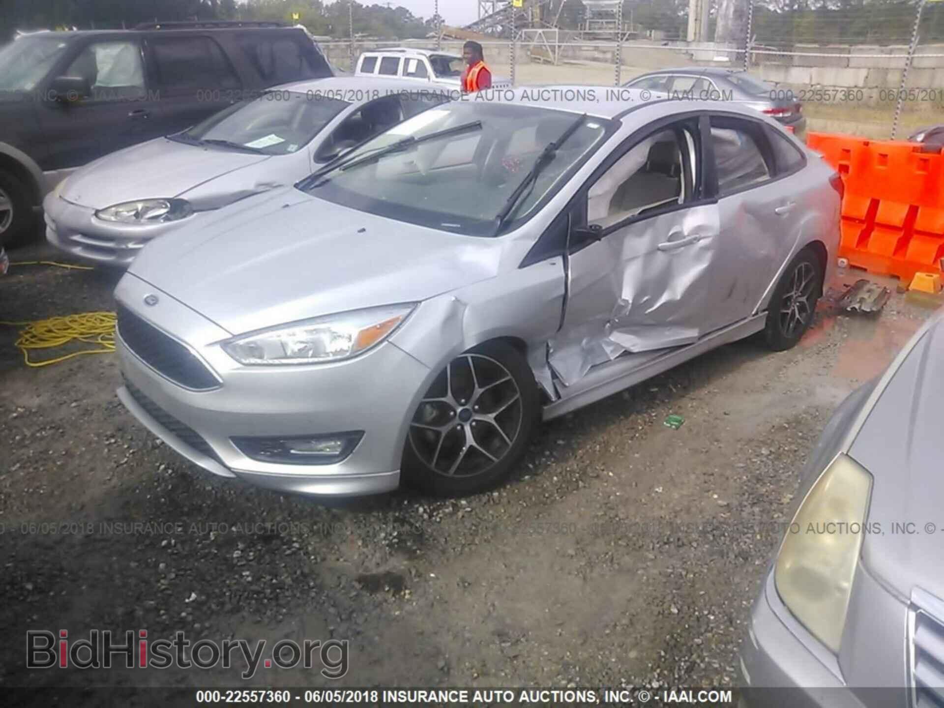 2016 Ford Focus - VIN: 1FADP3F26GL397221 - Photo 2