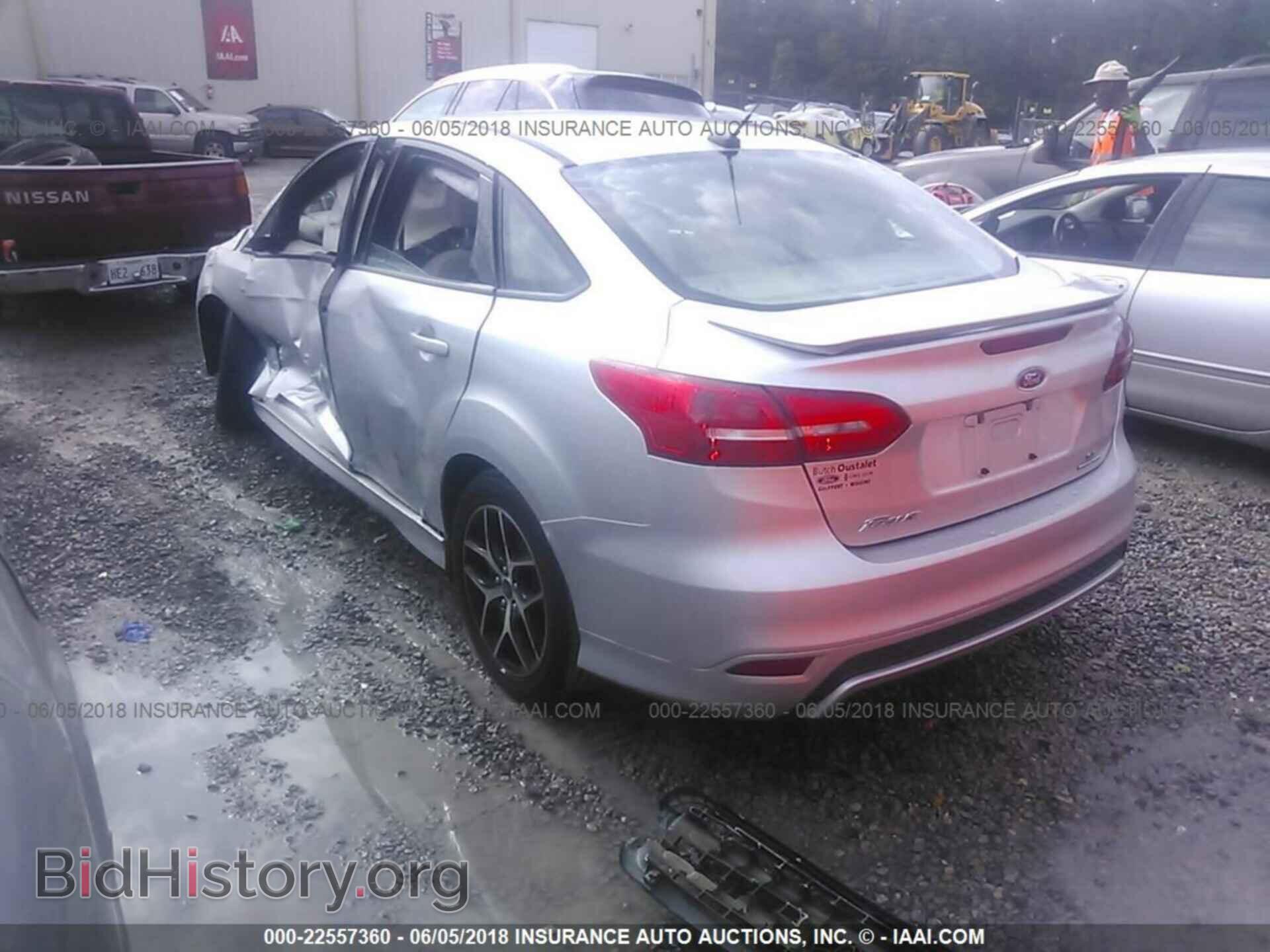 2016 Ford Focus - VIN: 1FADP3F26GL397221 - Photo 3