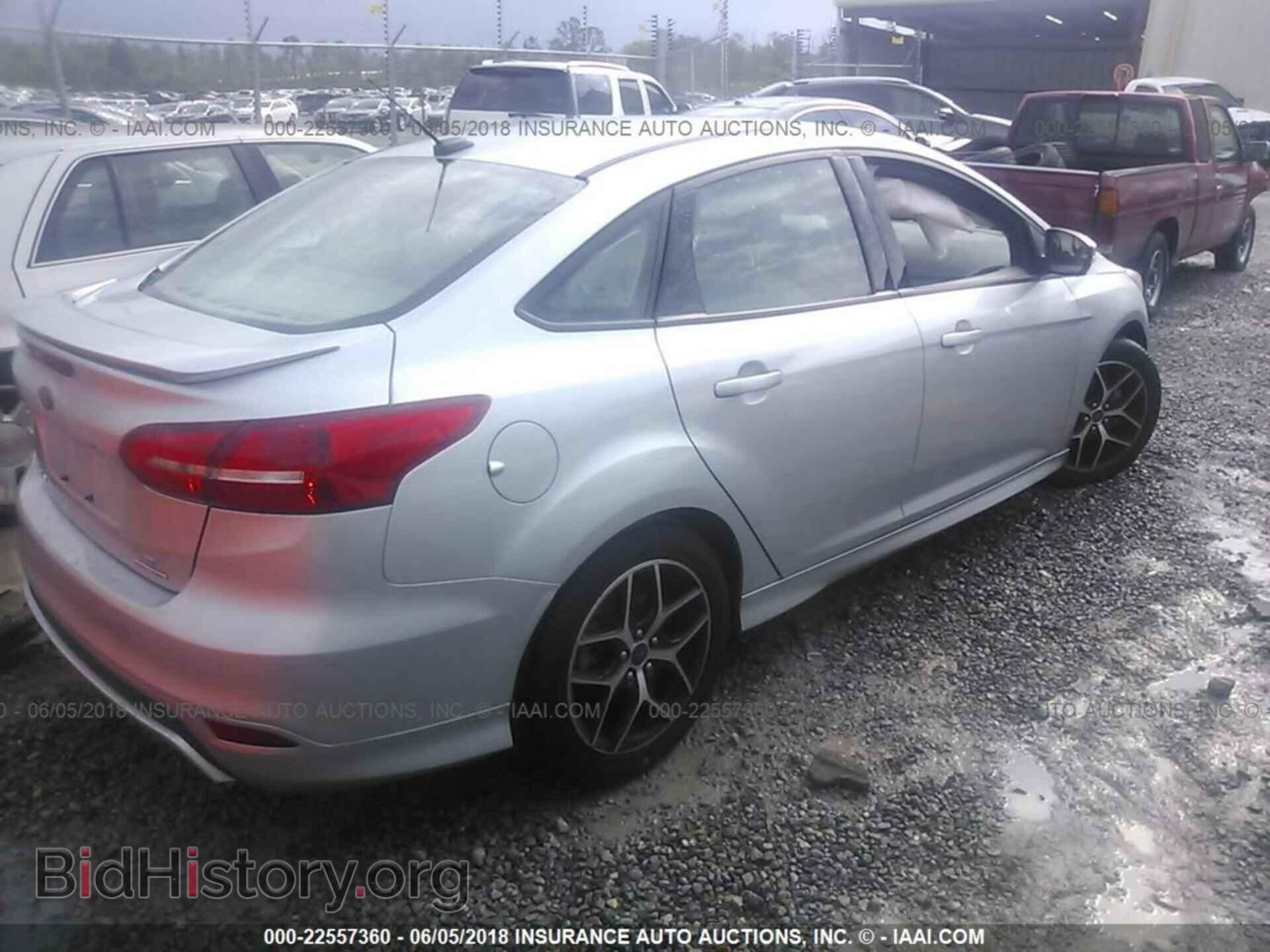 2016 Ford Focus - VIN: 1FADP3F26GL397221 - Photo 4