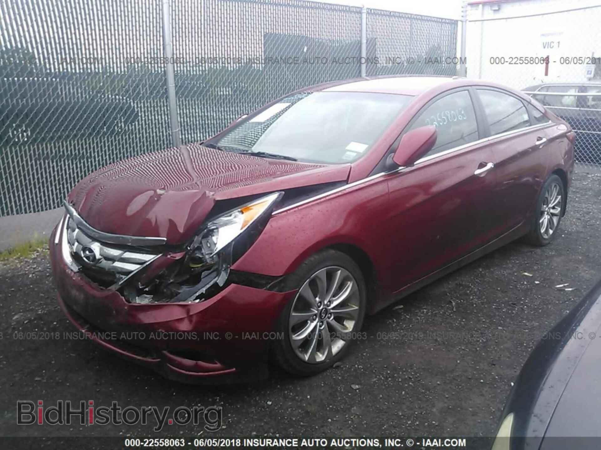 2012 Hyundai Sonata - VIN: 5NPEC4ACXCH424144 - Photo 2
