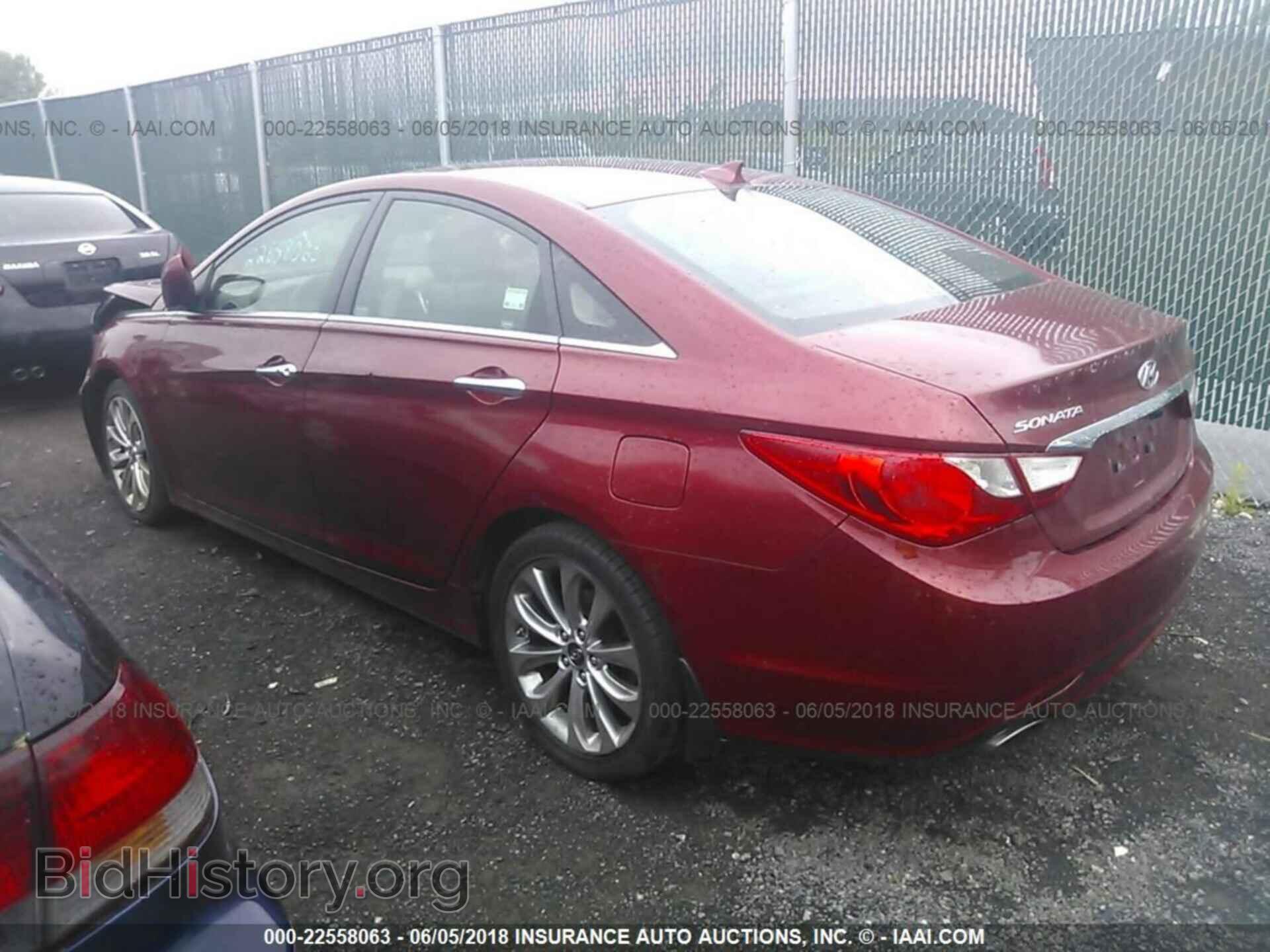 2012 Hyundai Sonata - VIN: 5NPEC4ACXCH424144 - Photo 3