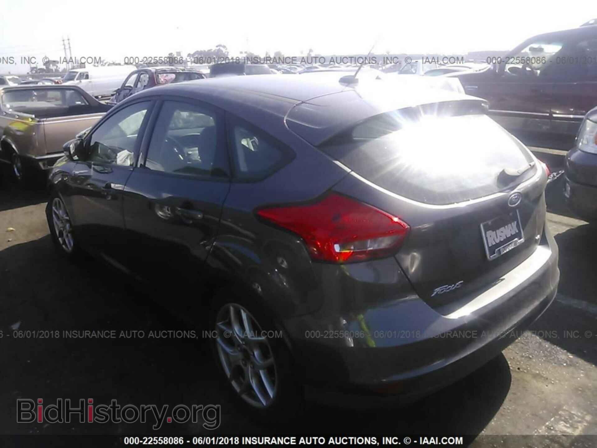 2015 Ford Focus - VIN: 1FADP3K21FL330210 - Photo 3