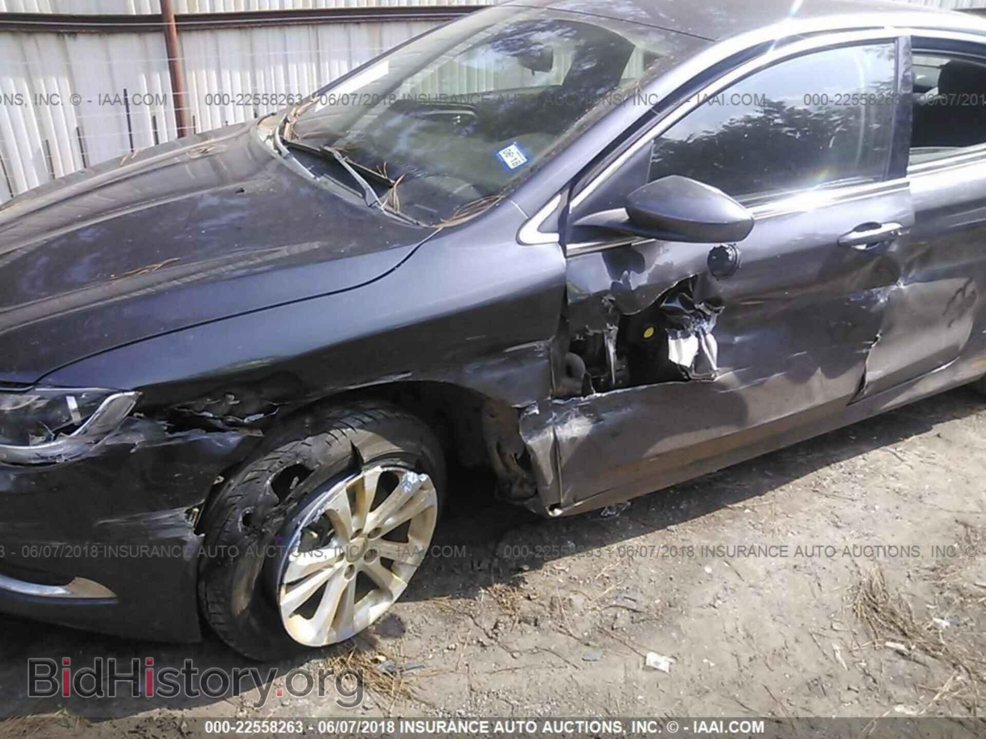 2015 Chrysler 200 - VIN: 1C3CCCAB2FN747931 - Photo 6