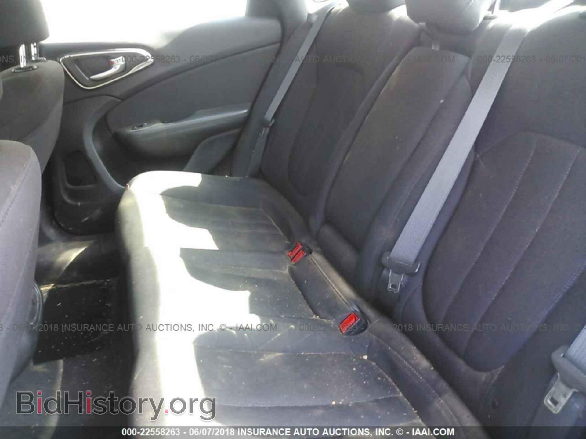 2015 Chrysler 200 - VIN: 1C3CCCAB2FN747931 - Photo 8
