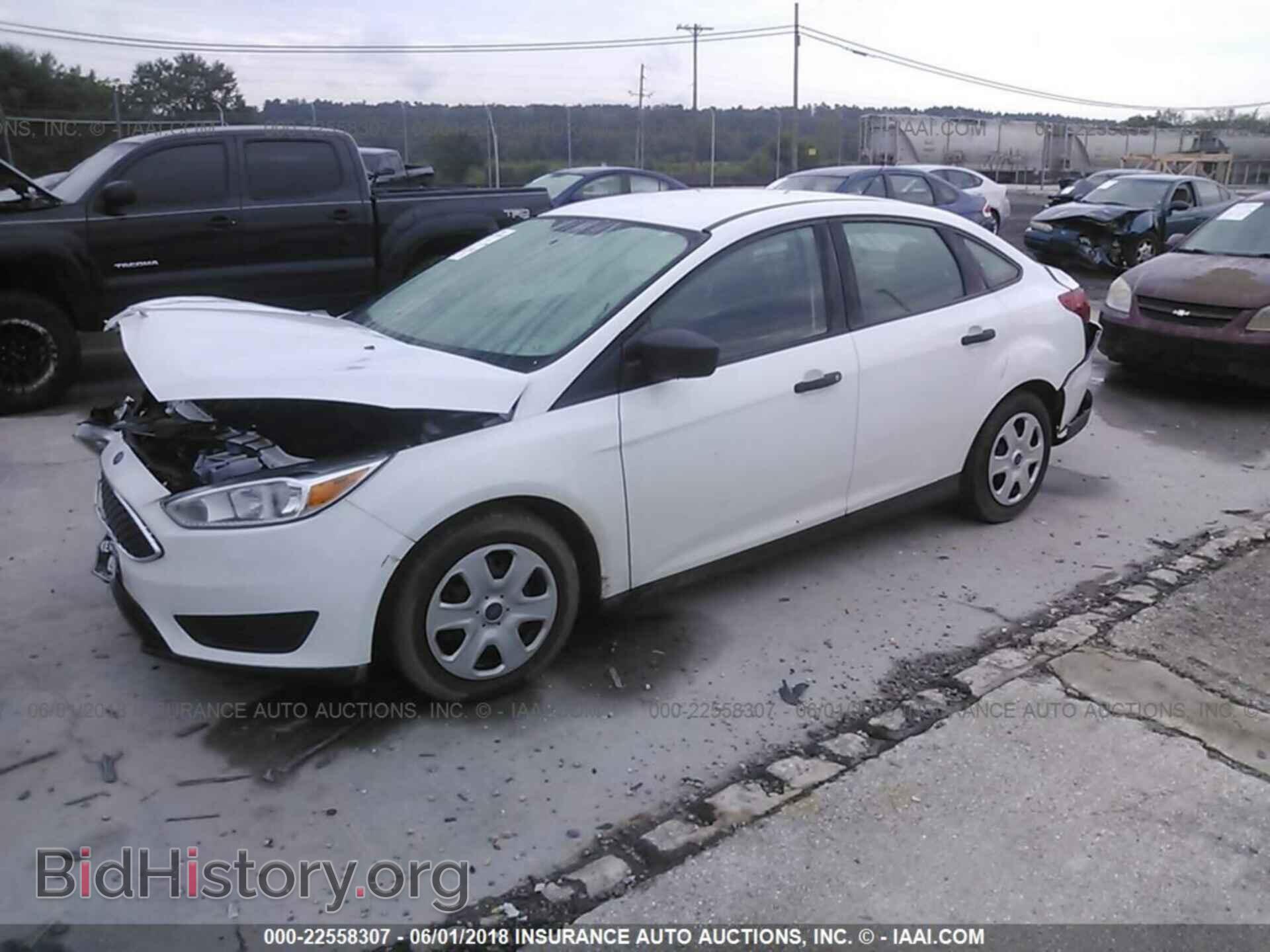 2015 Ford Focus - VIN: 1FADP3E28FL321712 - Photo 2