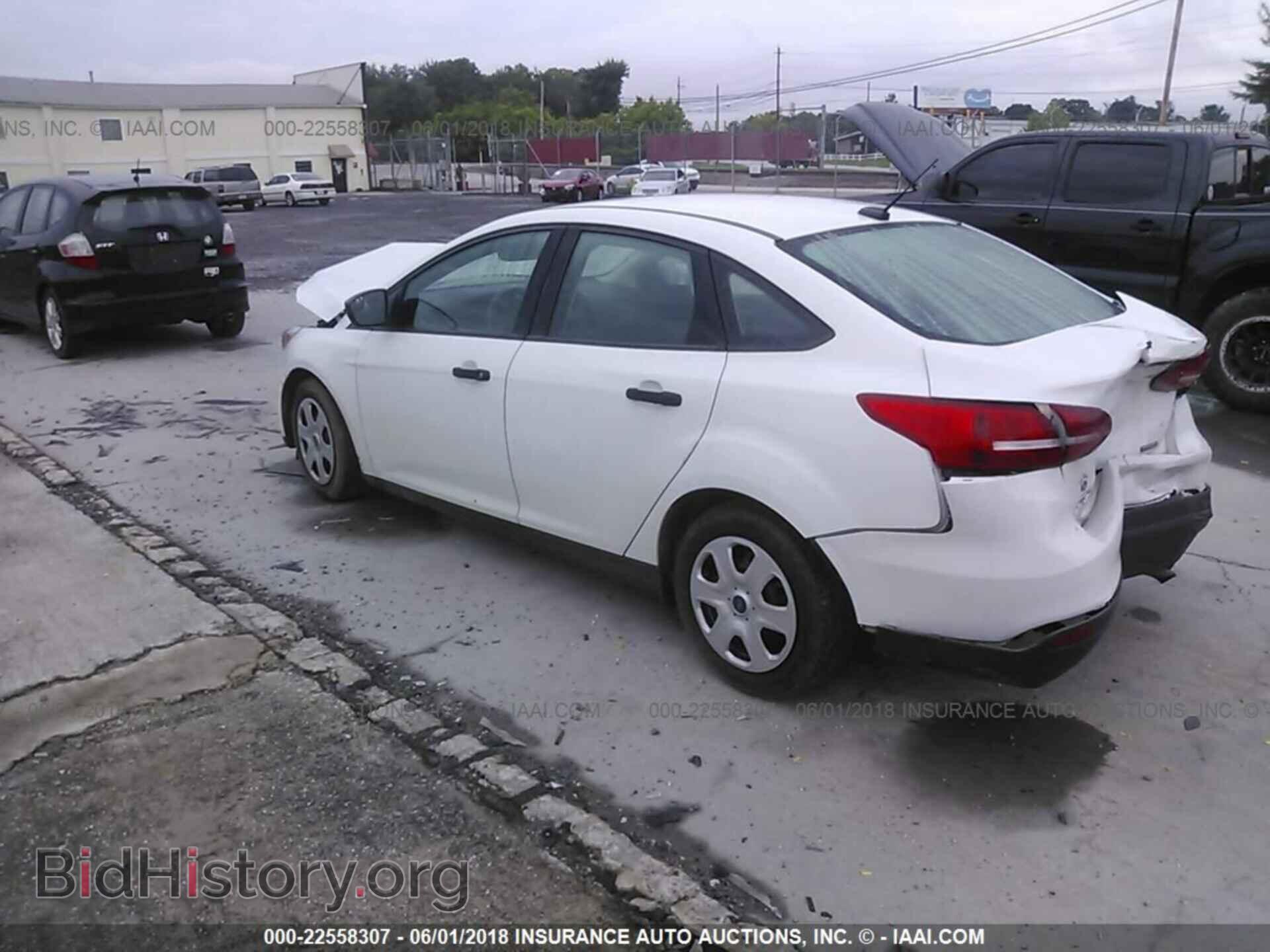 2015 Ford Focus - VIN: 1FADP3E28FL321712 - Photo 3