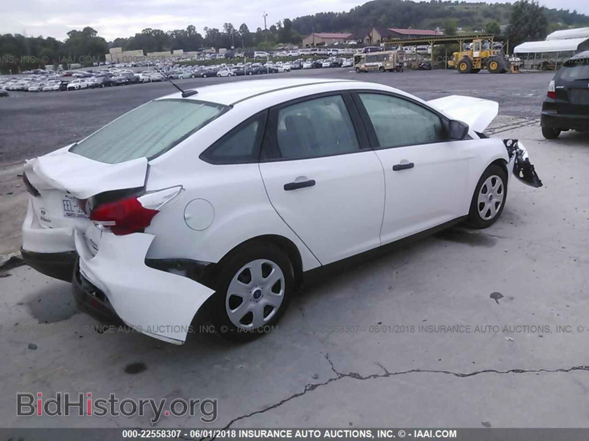 2015 Ford Focus - VIN: 1FADP3E28FL321712 - Photo 4