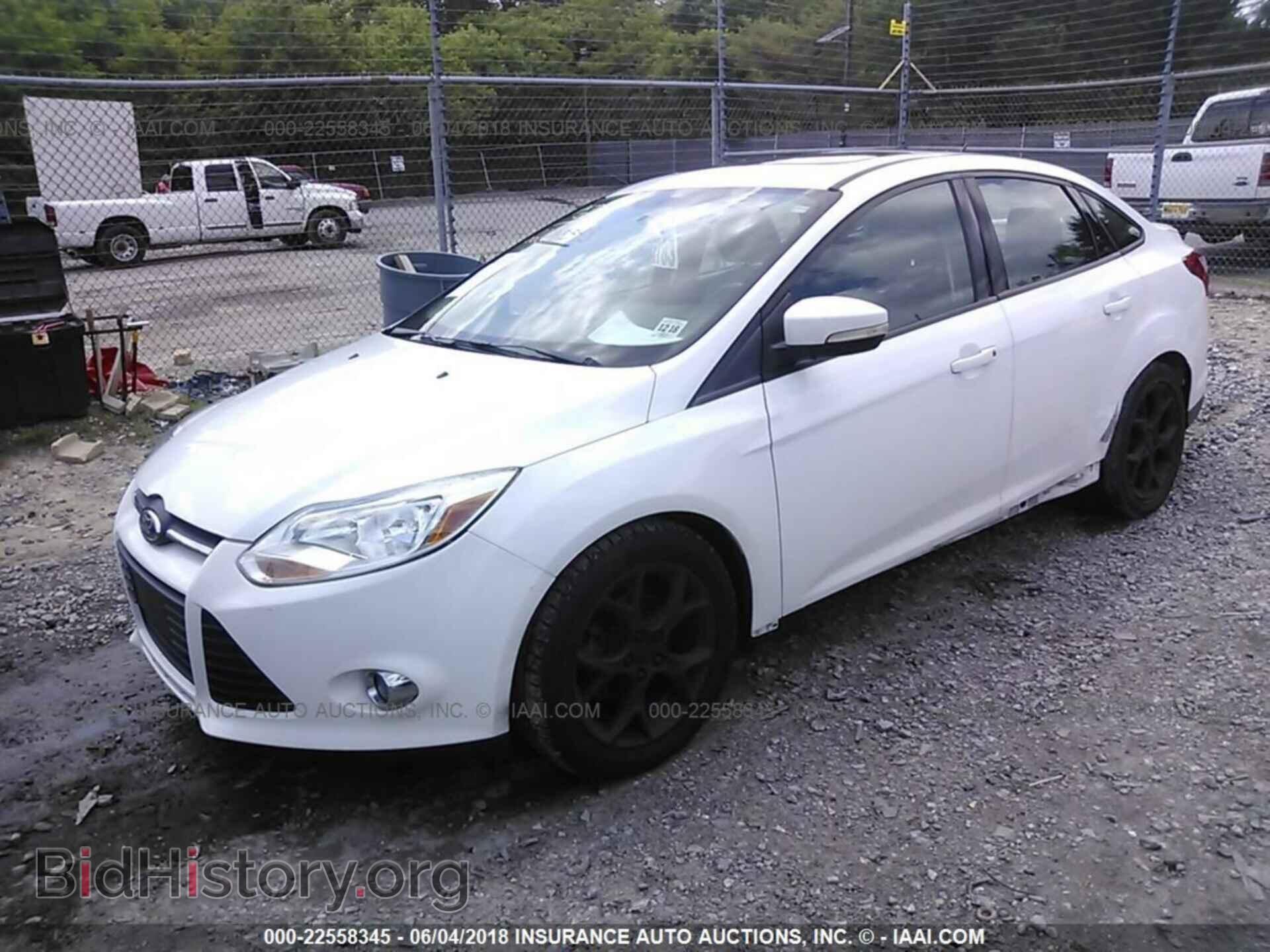 2013 Ford Focus - VIN: 1FADP3F23DL139136 - Photo 2