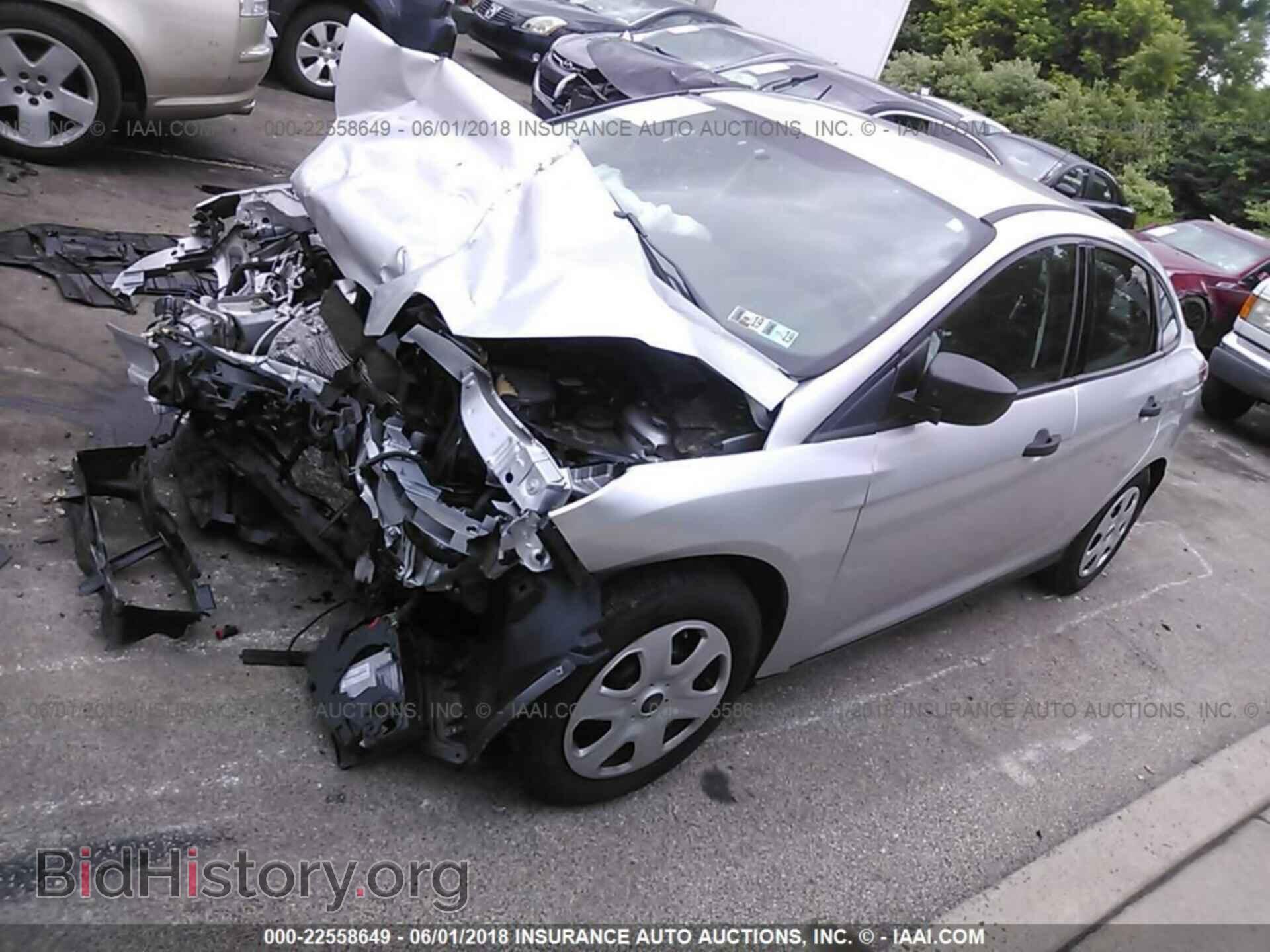 2014 Ford Focus - VIN: 1FADP3E28EL215145 - Фото 2