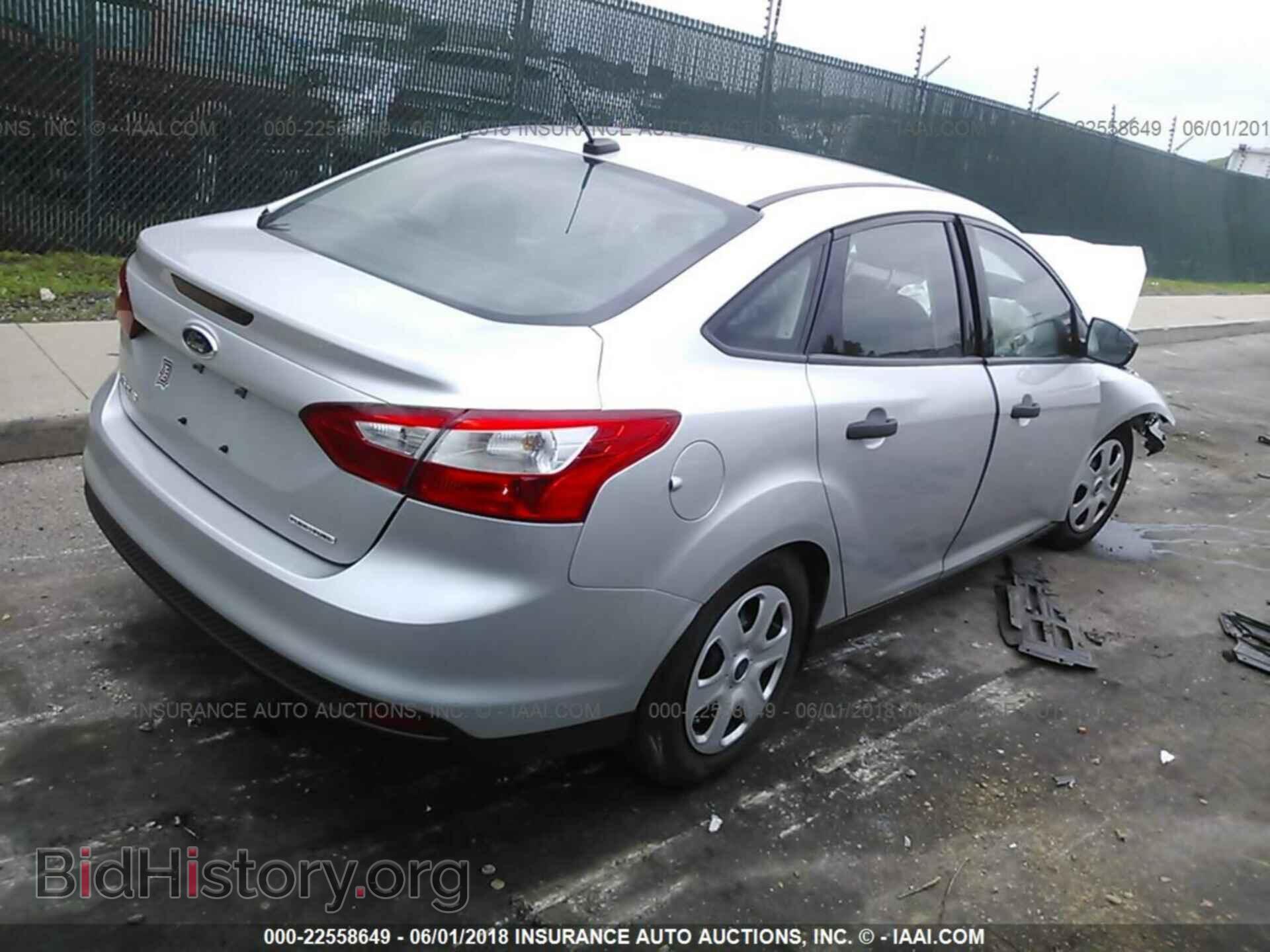 2014 Ford Focus - VIN: 1FADP3E28EL215145 - Фото 4