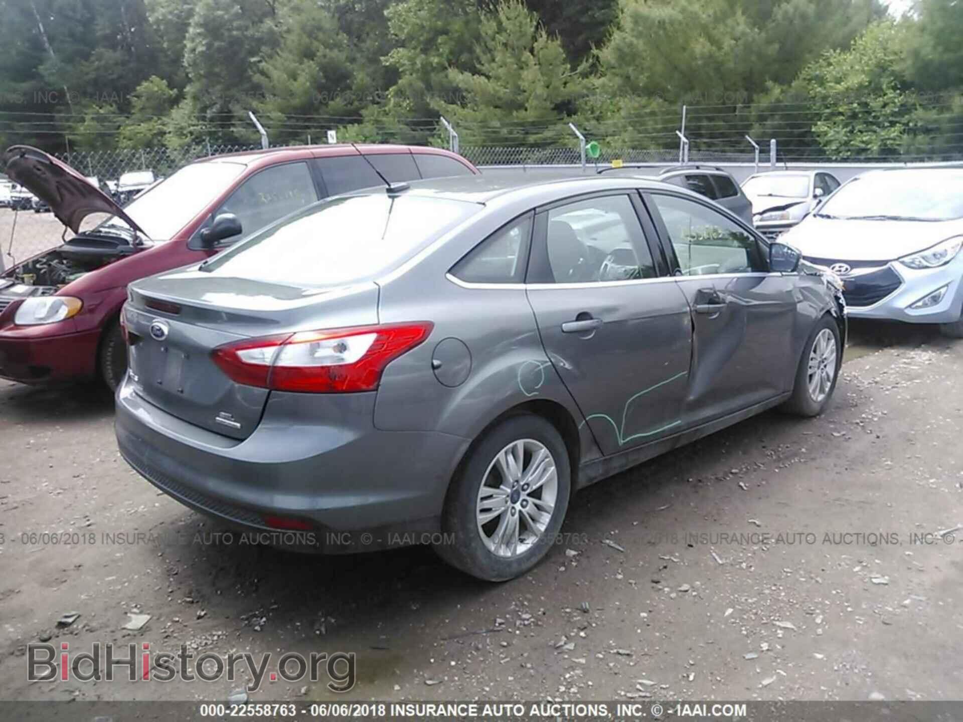 2012 Ford Focus - VIN: 1FAHP3H22CL405565 - Photo 4