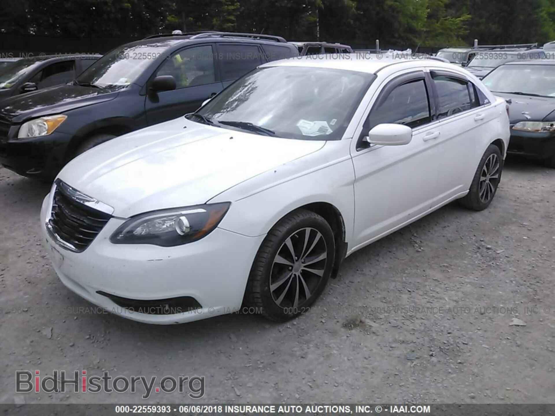 2012 Chrysler 200 - VIN: 1C3CCBBG5CN298230 - Фото 2