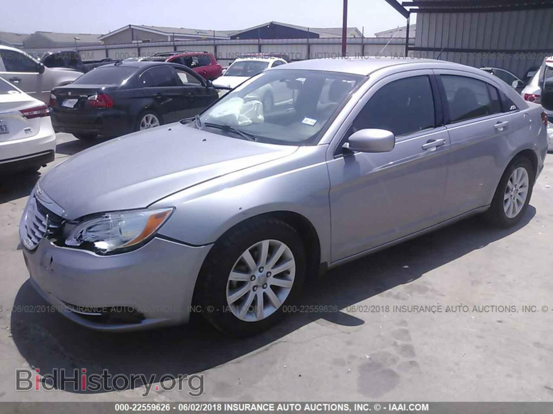 2013 Chrysler 200 - VIN: 1C3CCBBBXDN627509 - Фото 2