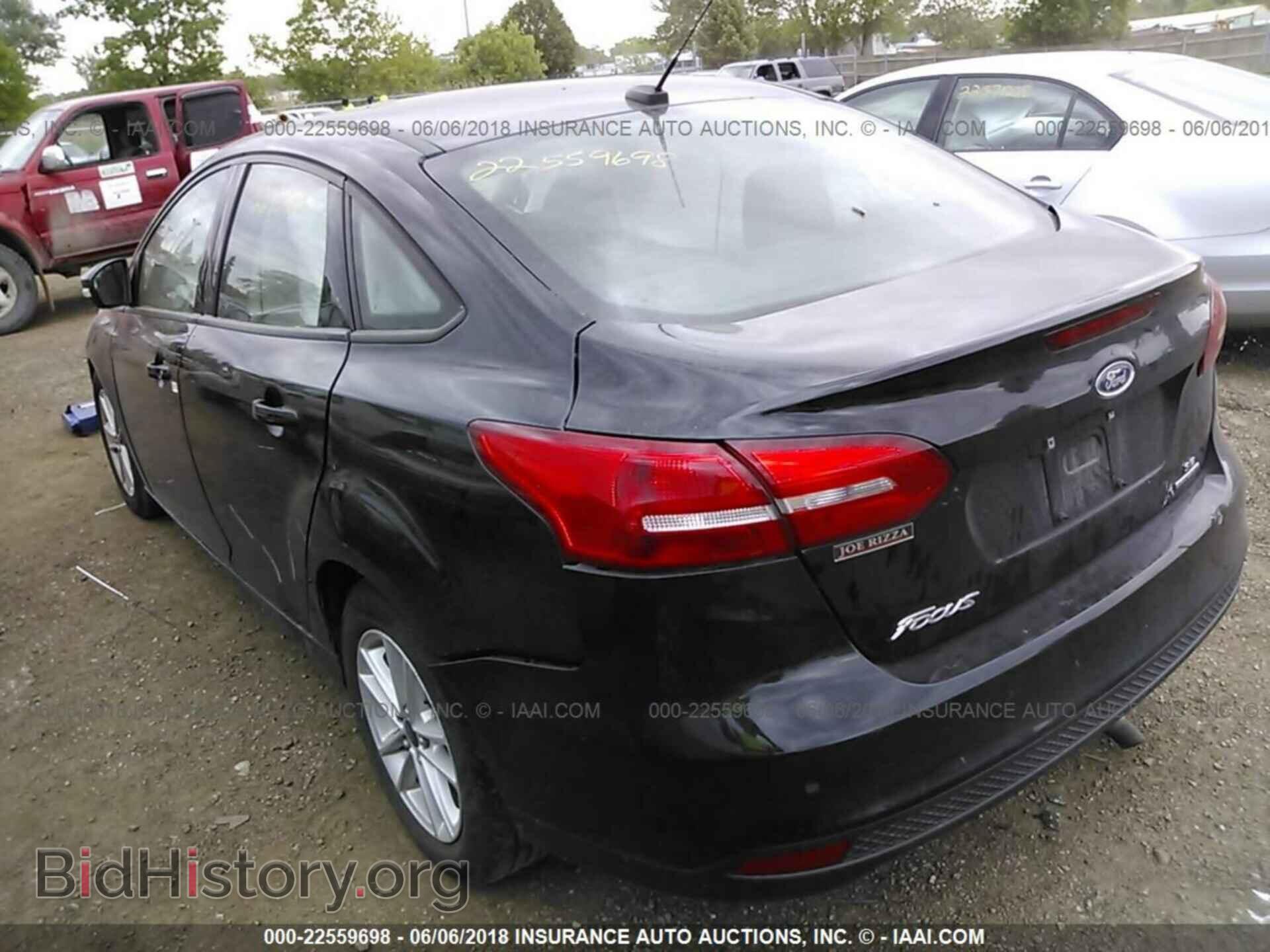 2016 Ford Focus - VIN: 1FADP3F29GL250603 - Photo 3