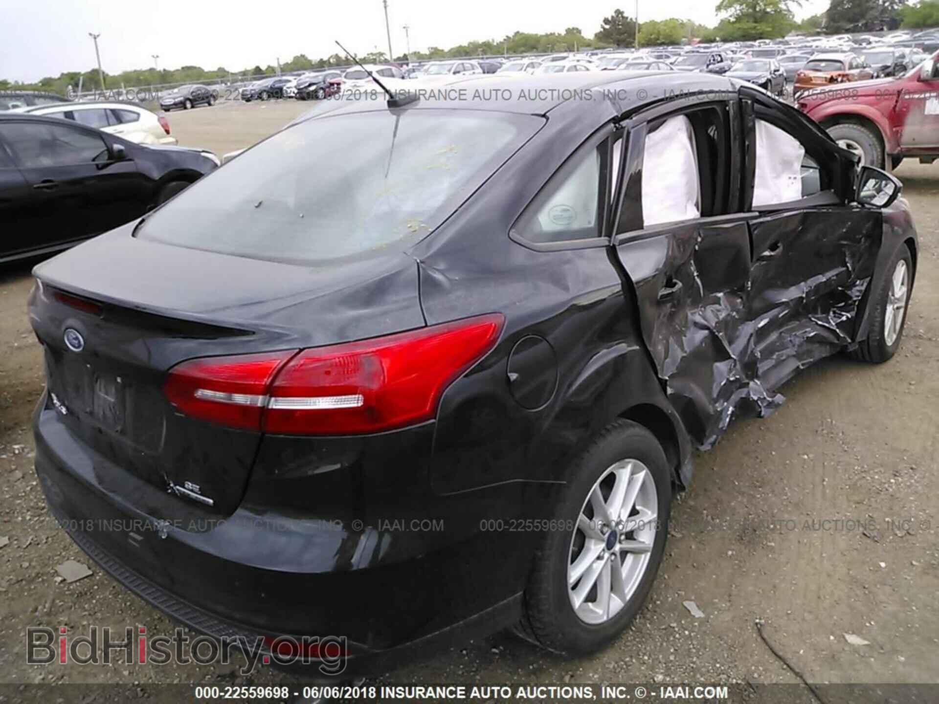 2016 Ford Focus - VIN: 1FADP3F29GL250603 - Photo 4
