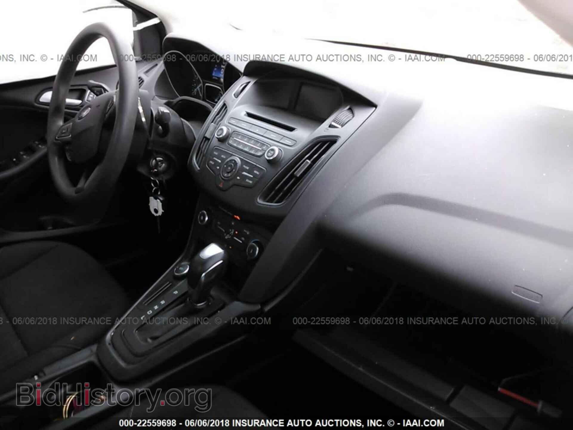 2016 Ford Focus - VIN: 1FADP3F29GL250603 - Photo 5