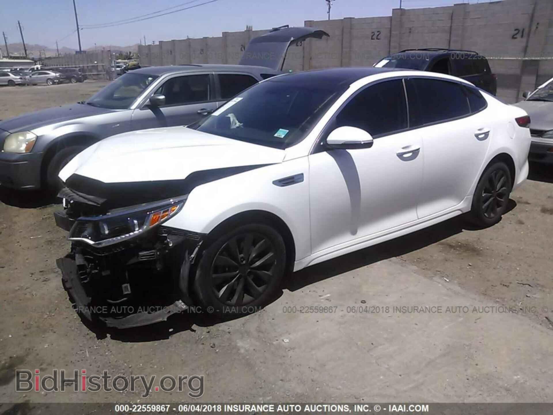 2016 Kia Optima - VIN: 5XXGU4L30GG052625 - Photo 2