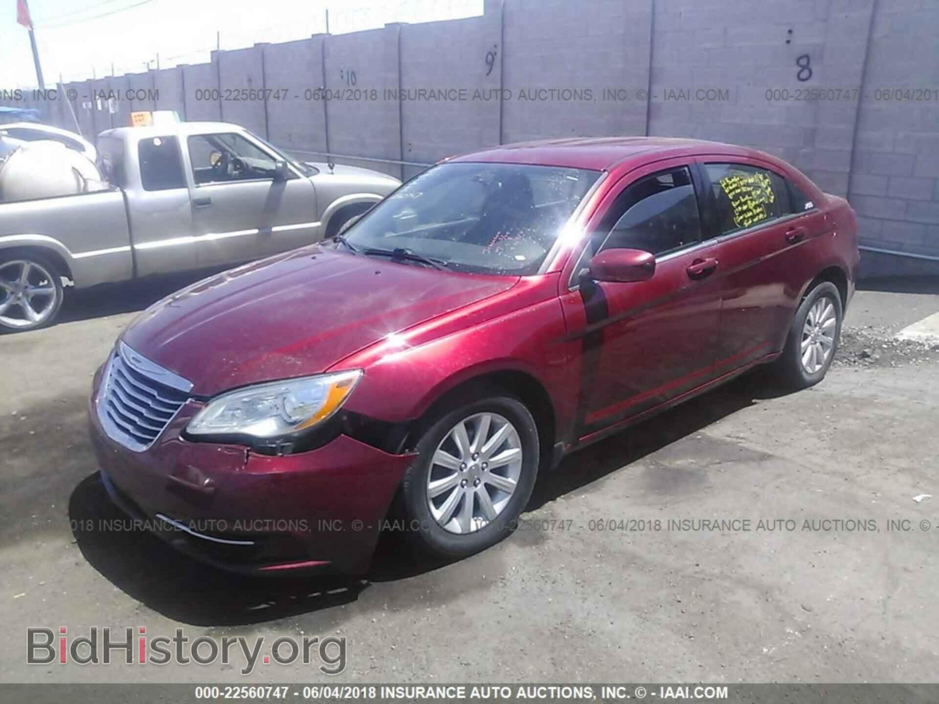 2013 Chrysler 200 - VIN: 1C3CCBBB0DN578384 - Фото 2