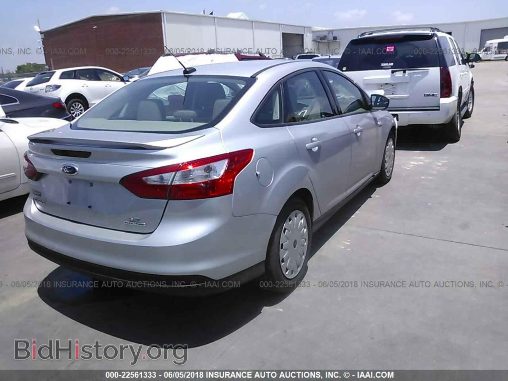 2014 Ford Focus - VIN: 1FADP3F26EL351384 - Photo 4