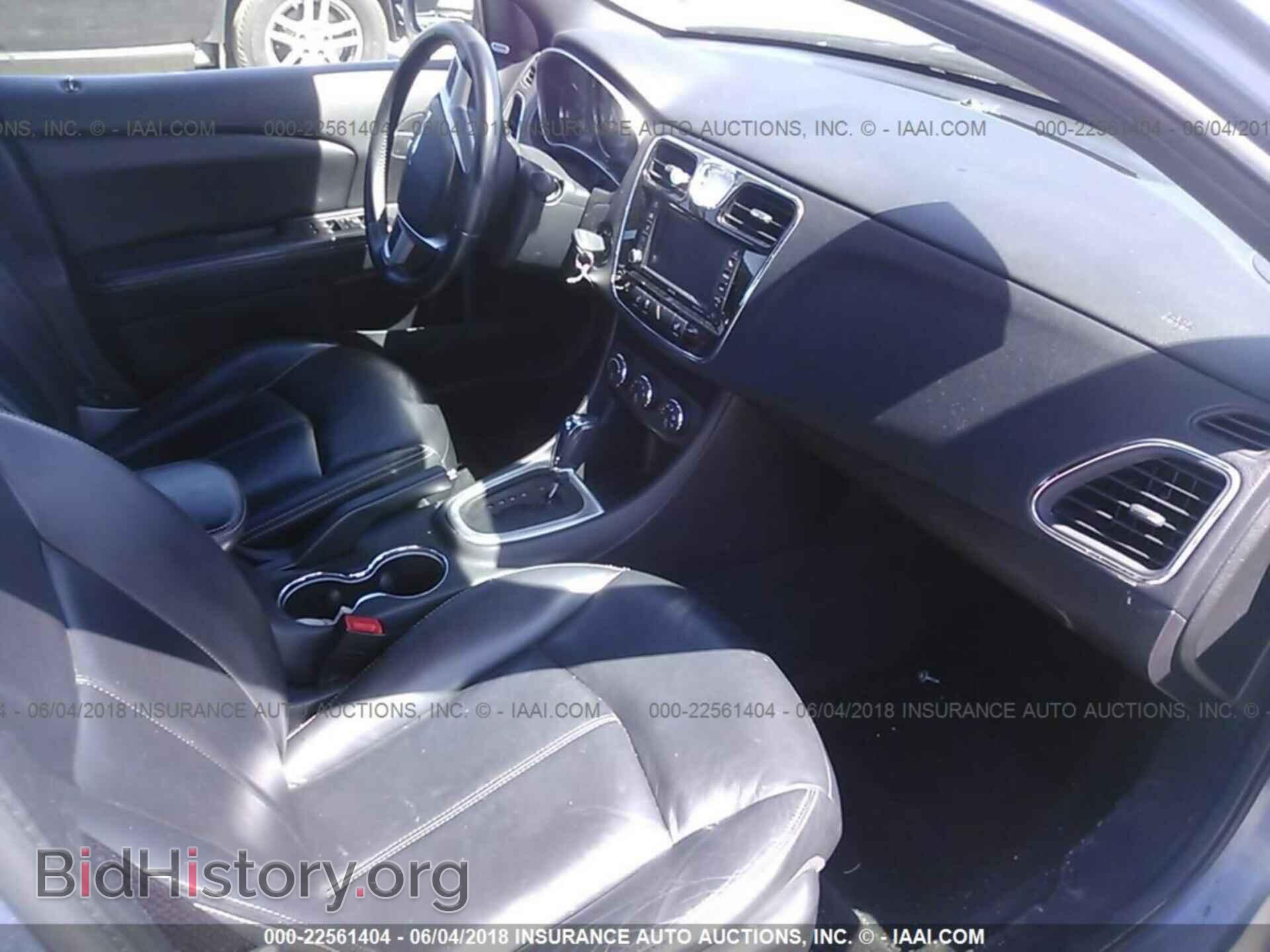2011 Chrysler 200 - VIN: 1C3BC2FGXBN581825 - Photo 5