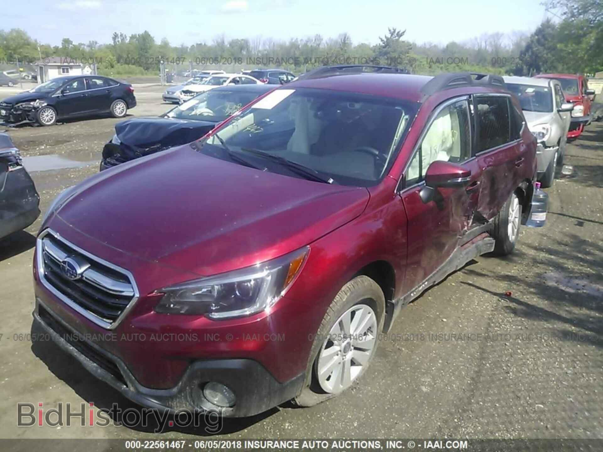 2018 Subaru Outback - VIN: 4S4BSAFC0J3240624 - Фото 2
