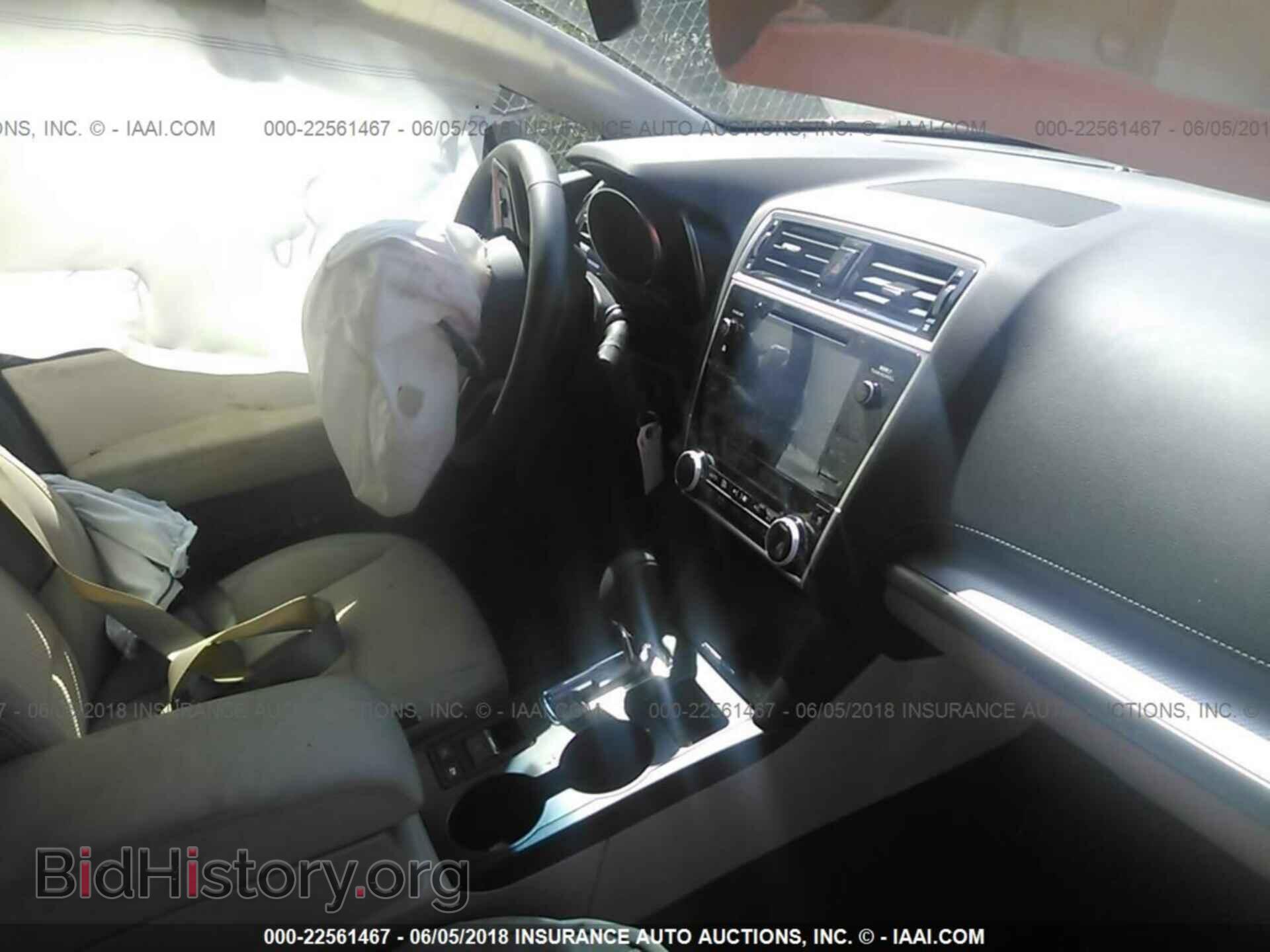 2018 Subaru Outback - VIN: 4S4BSAFC0J3240624 - Фото 5