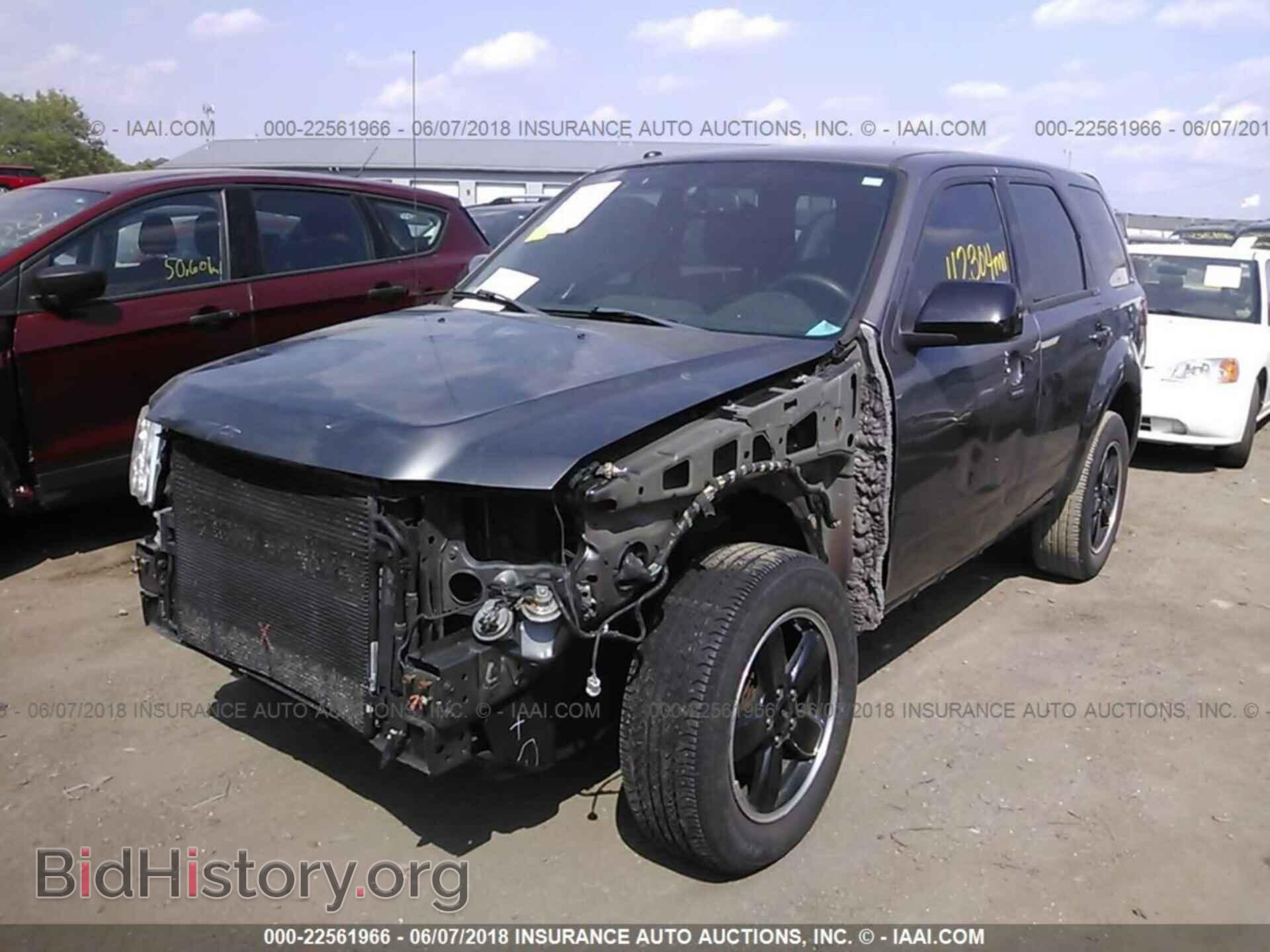 2012 Ford Escape - VIN: 1FMCU0DGXCKA66133 - Фото 2