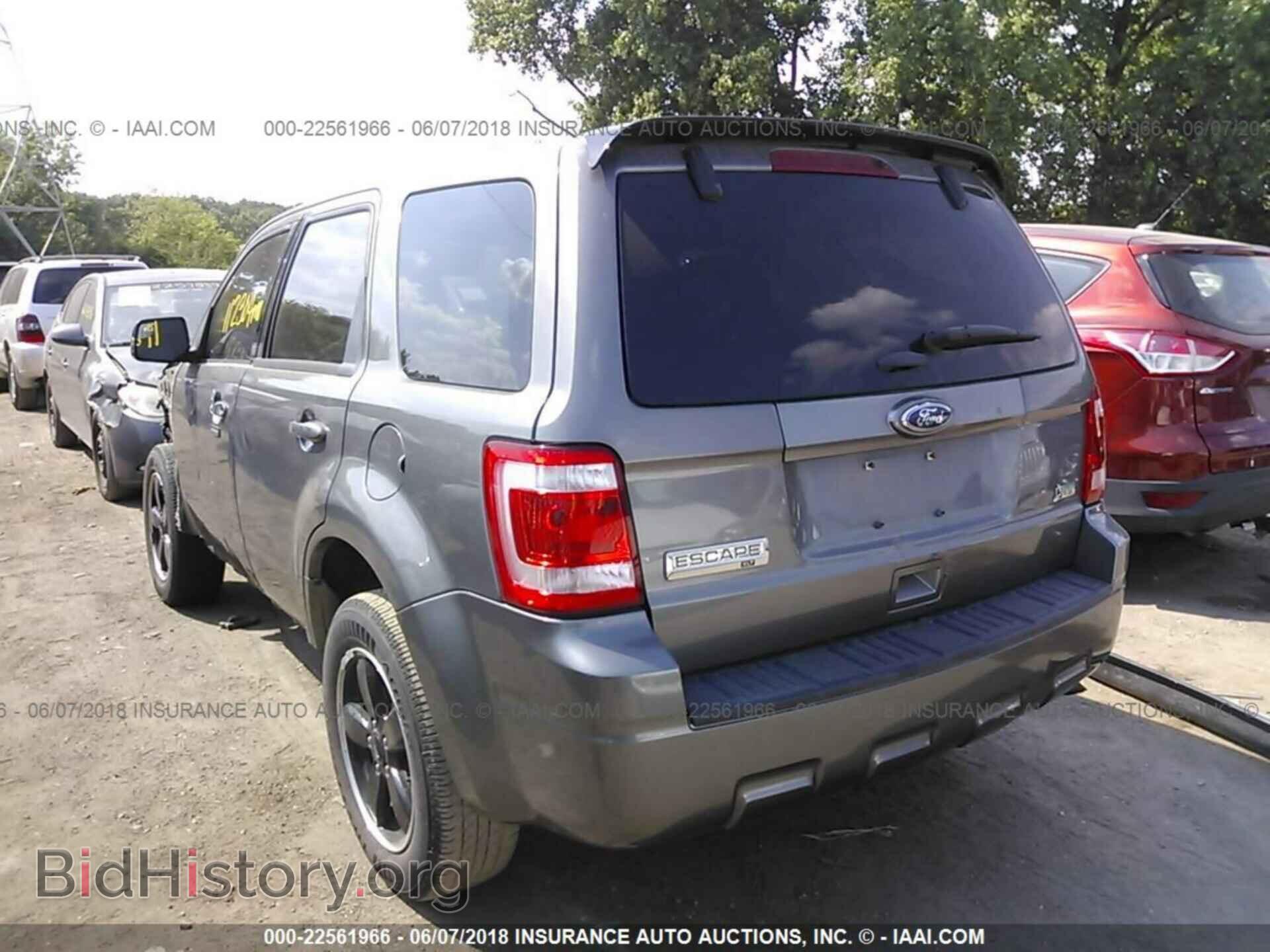 2012 Ford Escape - VIN: 1FMCU0DGXCKA66133 - Фото 3