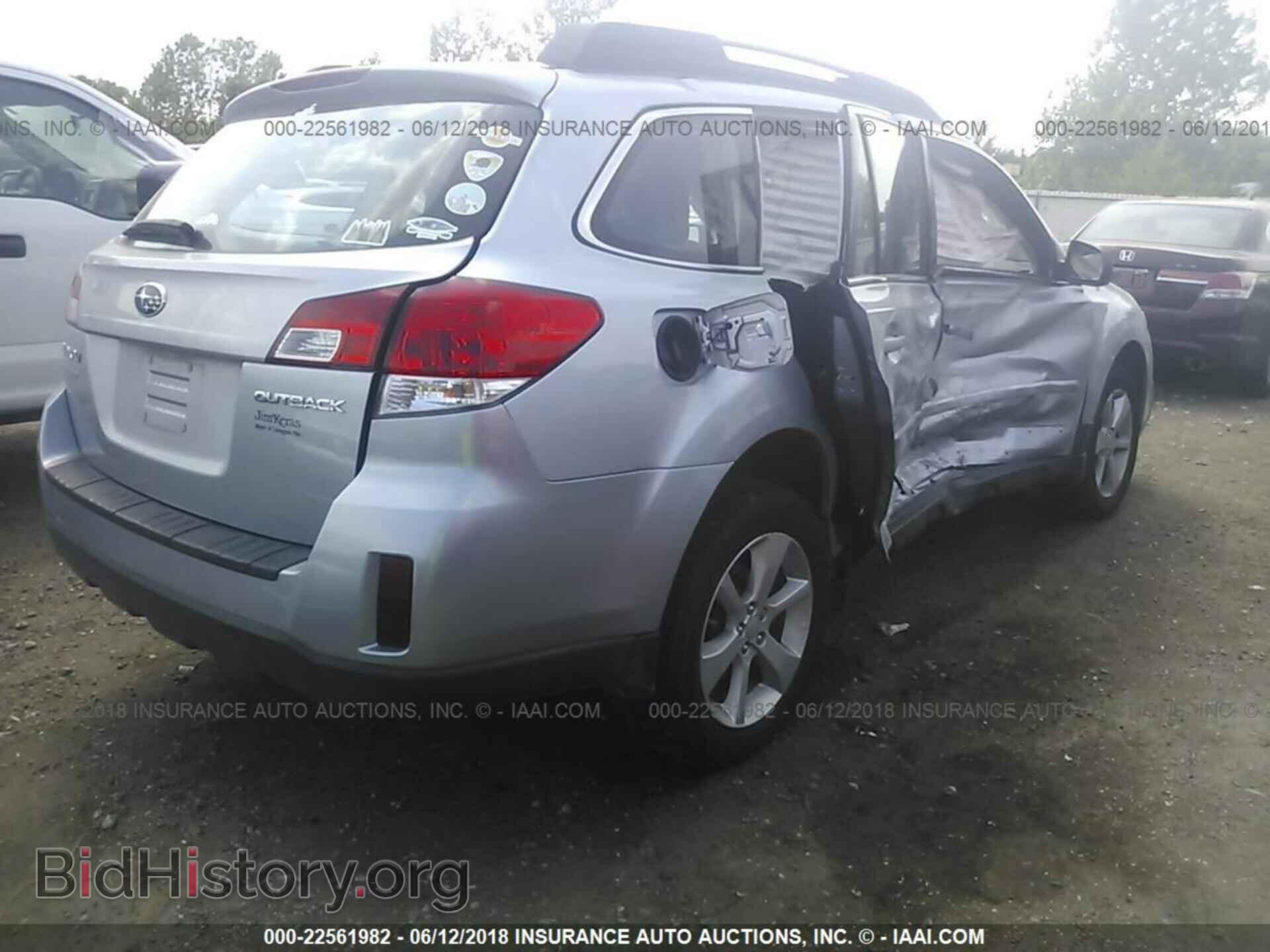 2014 Subaru Outback - VIN: 4S4BRCAC7E3291977 - Фото 4