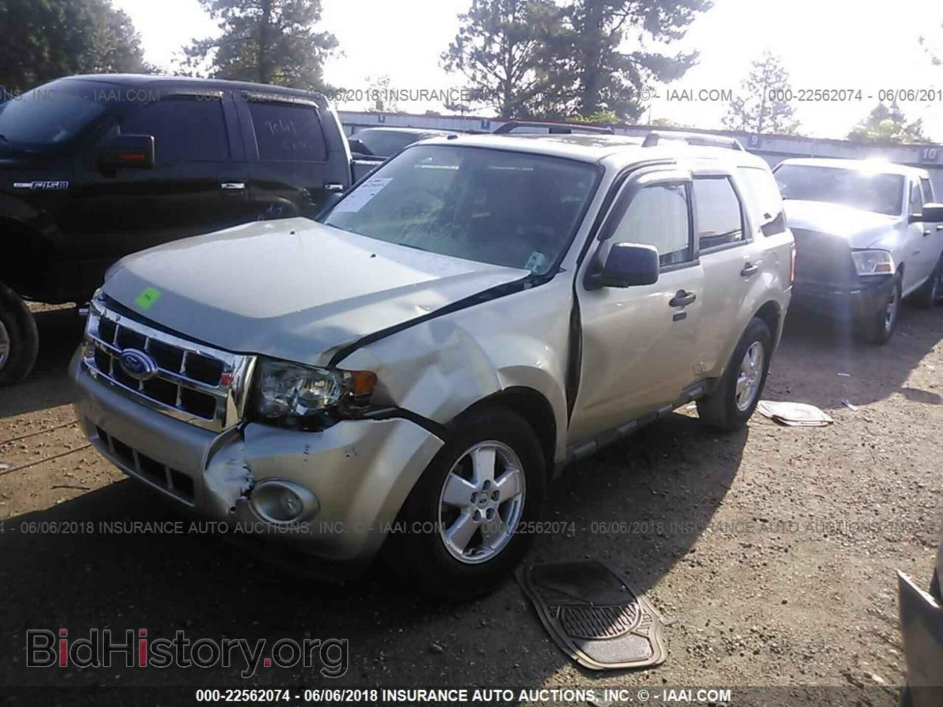 2011 Ford Escape - VIN: 1FMCU0DG5BKC08936 - Photo 2