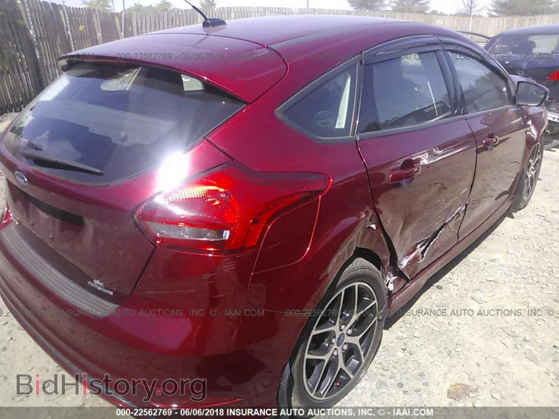 2015 Ford Focus - VIN: 1FADP3K23FL382261 - Photo 4