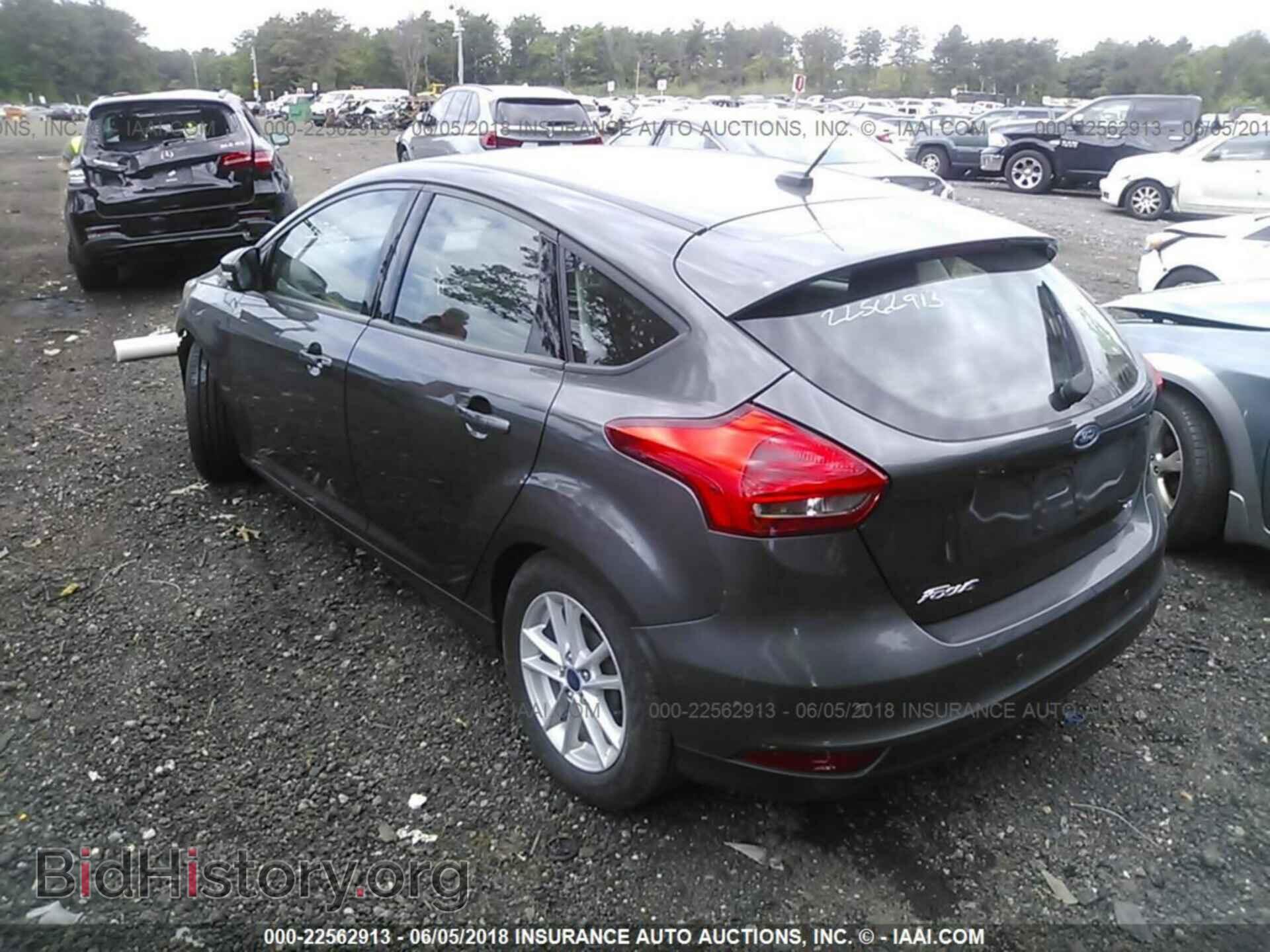 2016 Ford Focus - VIN: 1FADP3K28GL389093 - Photo 3