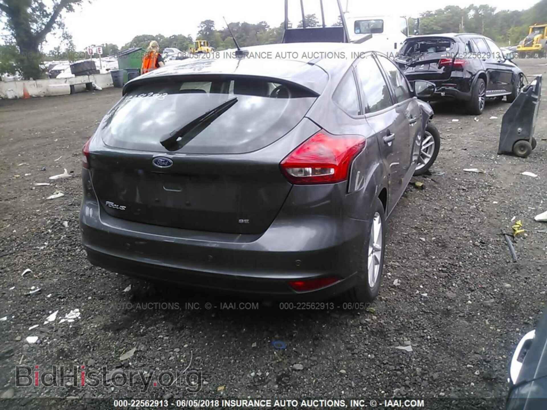 2016 Ford Focus - VIN: 1FADP3K28GL389093 - Photo 4