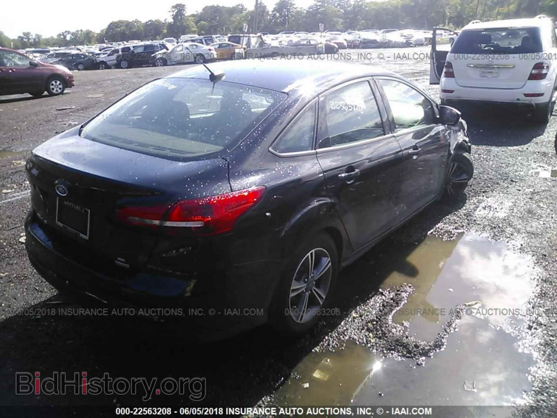 2017 Ford Focus - VIN: 1FADP3FE9HL336361 - Photo 4