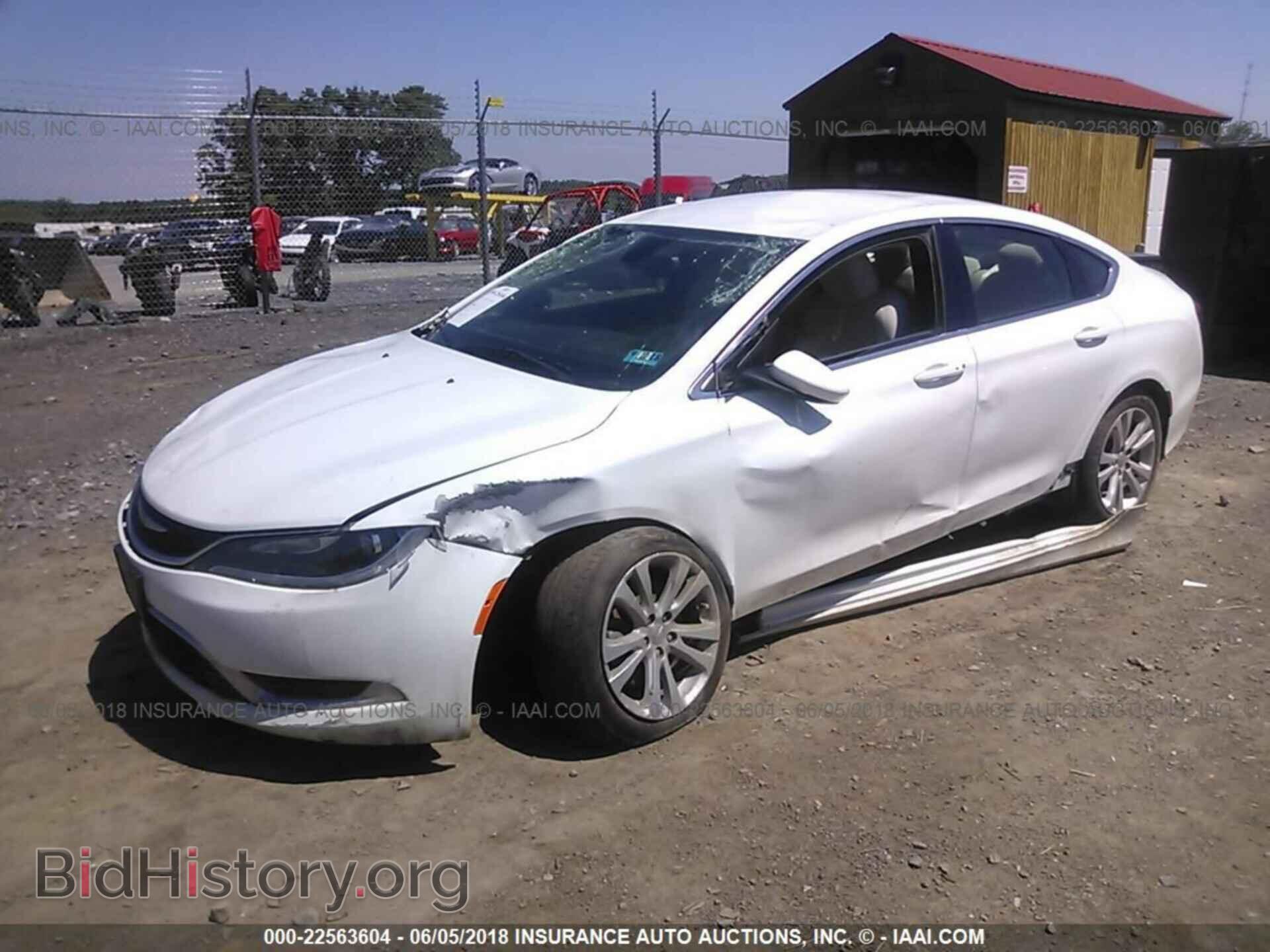 2015 Chrysler 200 - VIN: 1C3CCCAB2FN705212 - Photo 2