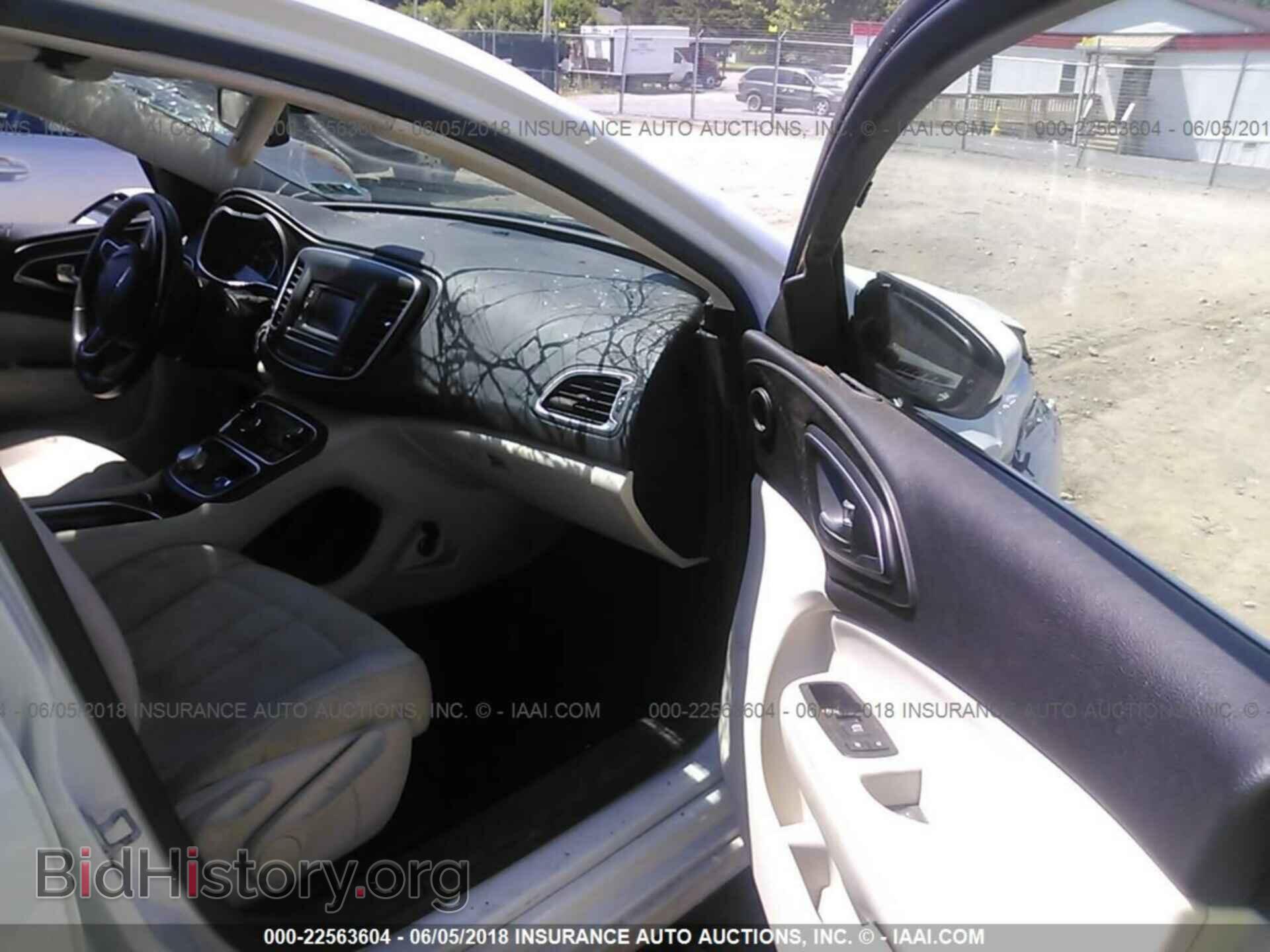 2015 Chrysler 200 - VIN: 1C3CCCAB2FN705212 - Photo 5