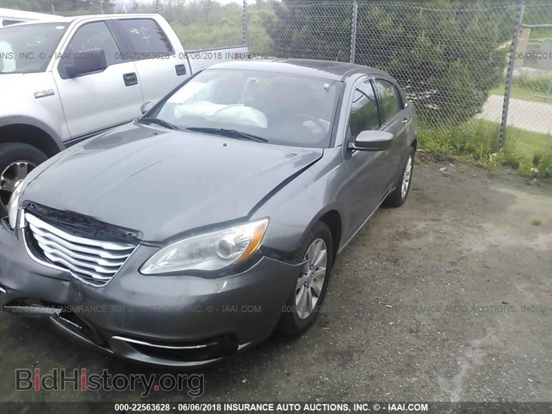 2013 Chrysler 200 - VIN: 1C3CCBBB2DN624345 - Photo 2