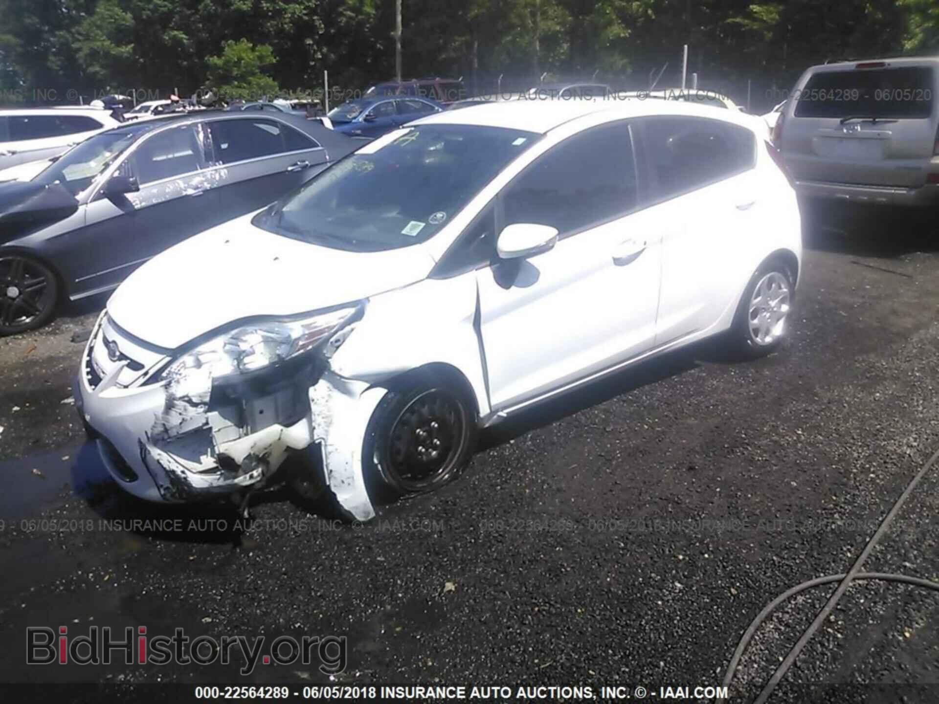 2013 Ford Fiesta - VIN: 3FADP4EJXDM158246 - Фото 2