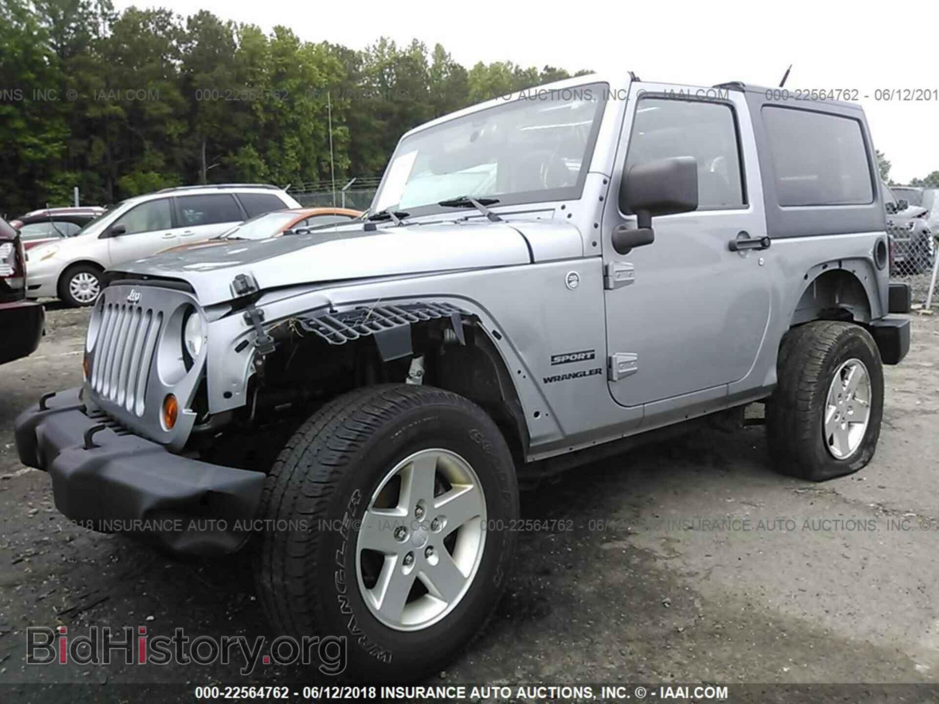 2013 Jeep Wrangler - VIN: 1C4AJWAG2DL631689 - Фото 2