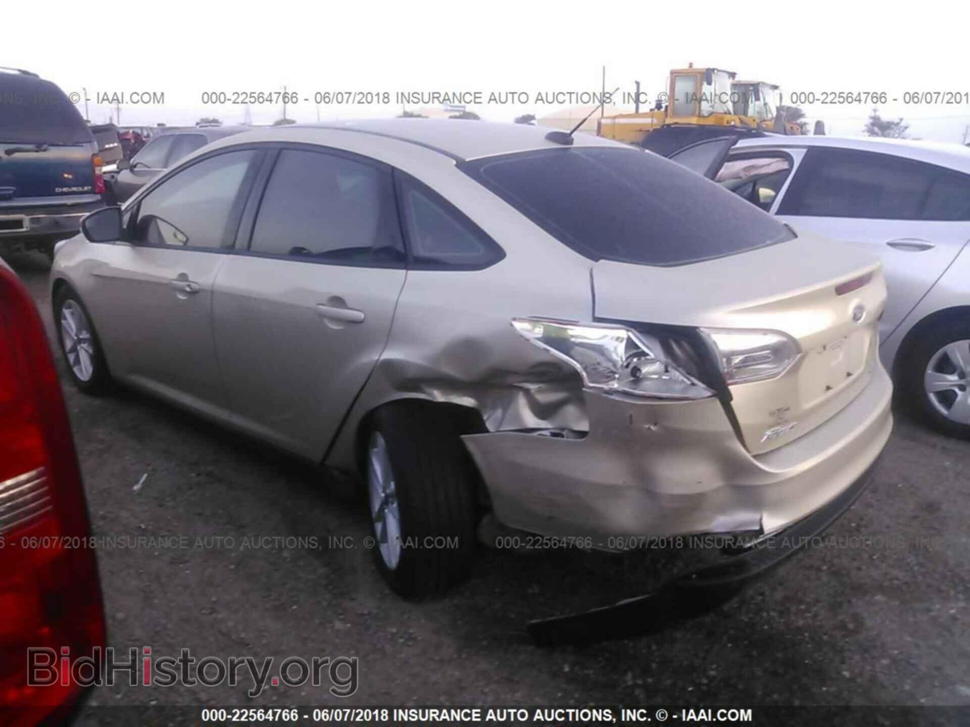 2017 Ford Focus - VIN: 1FADP3F2XHL328520 - Photo 3