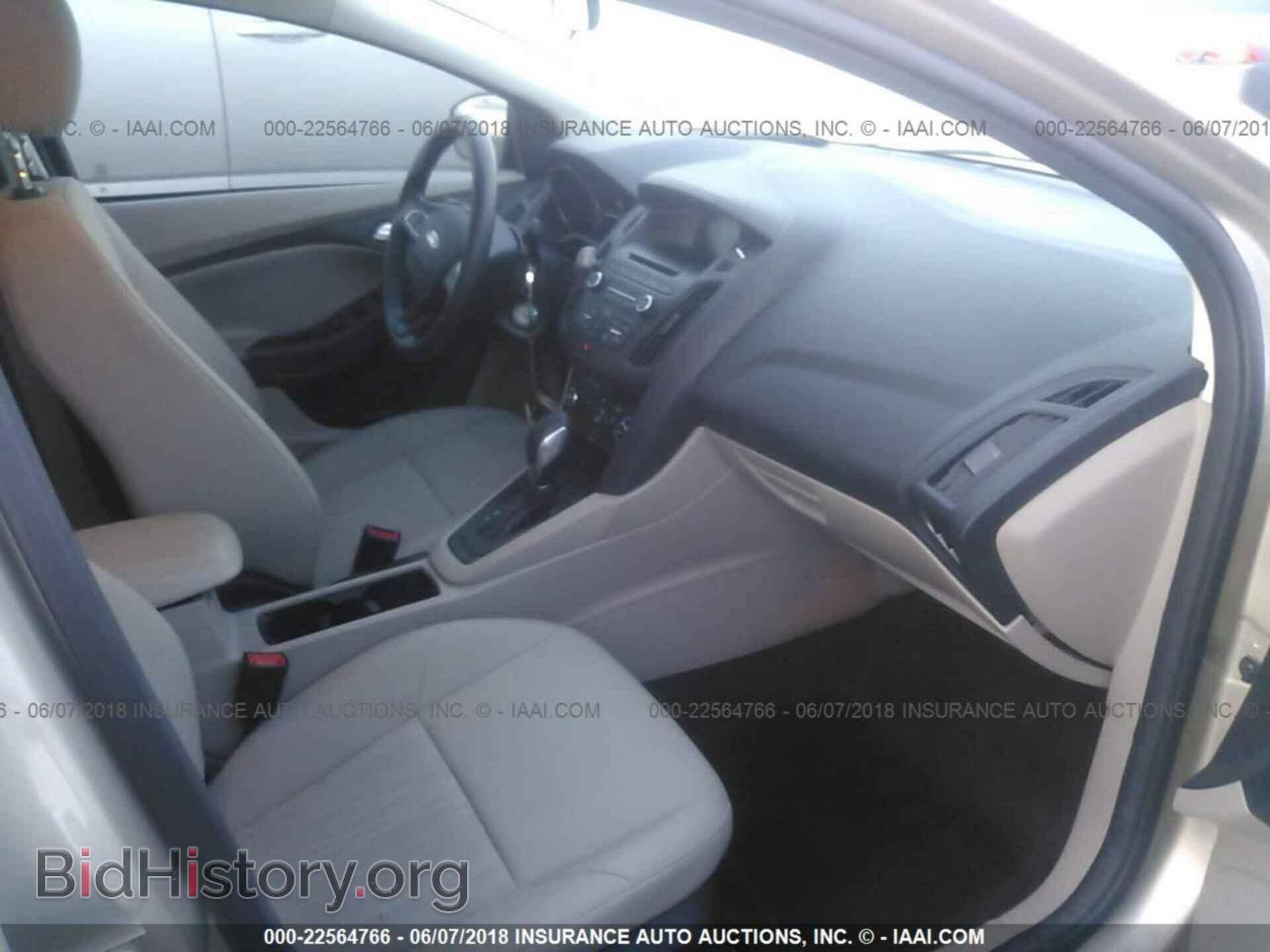 2017 Ford Focus - VIN: 1FADP3F2XHL328520 - Photo 5