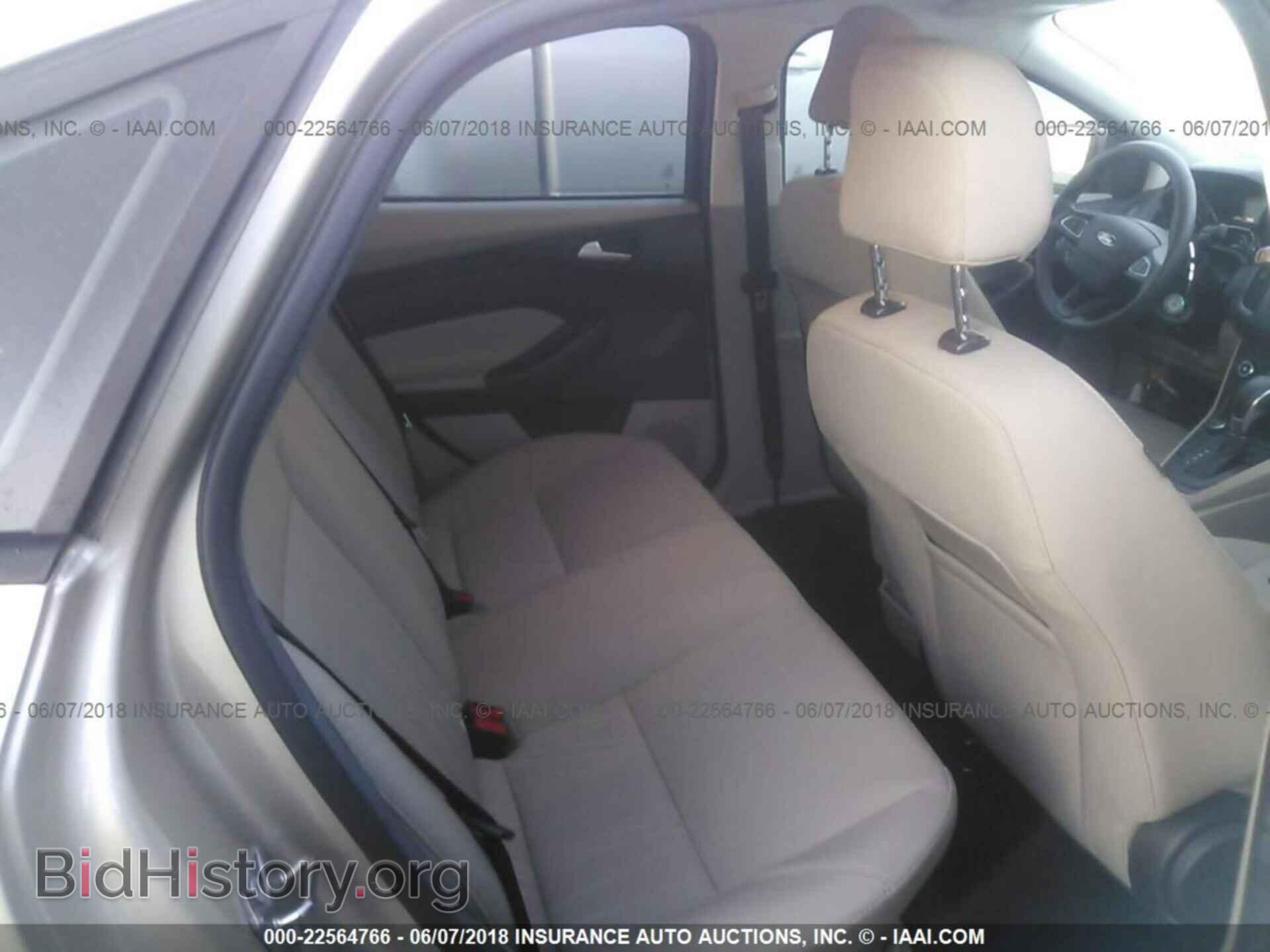 2017 Ford Focus - VIN: 1FADP3F2XHL328520 - Photo 8