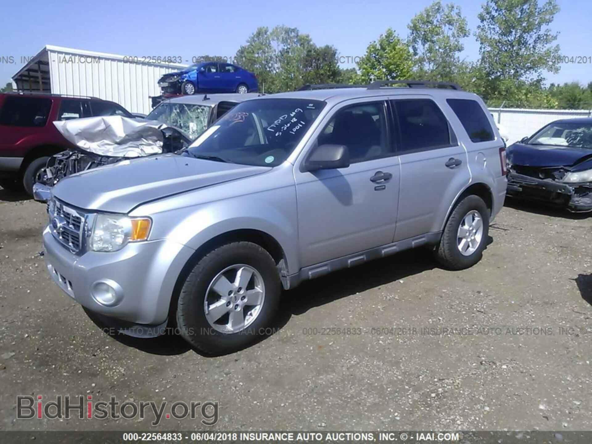 2011 Ford Escape - VIN: 1FMCU0DG3BKA04247 - Photo 2