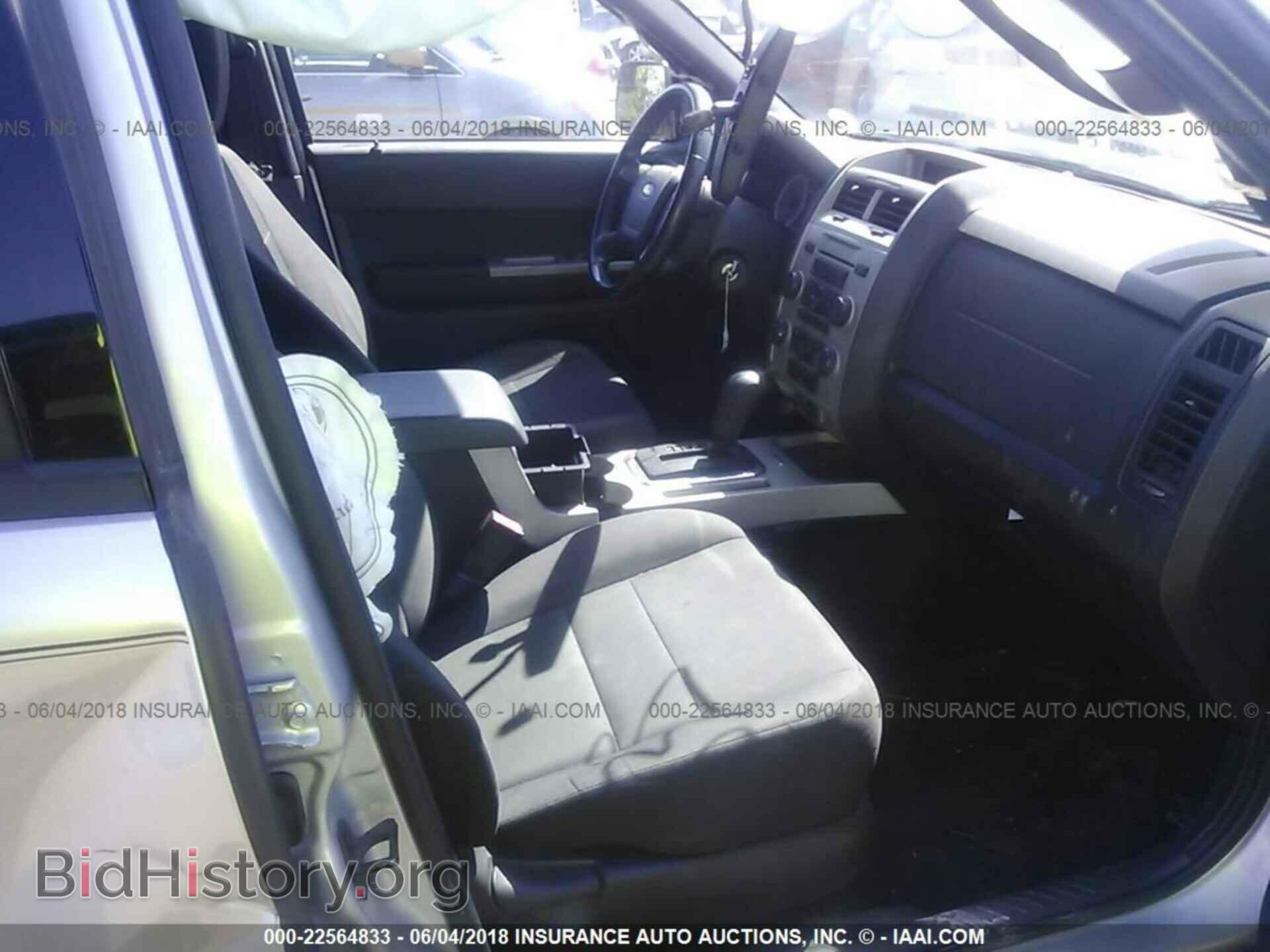 2011 Ford Escape - VIN: 1FMCU0DG3BKA04247 - Photo 5
