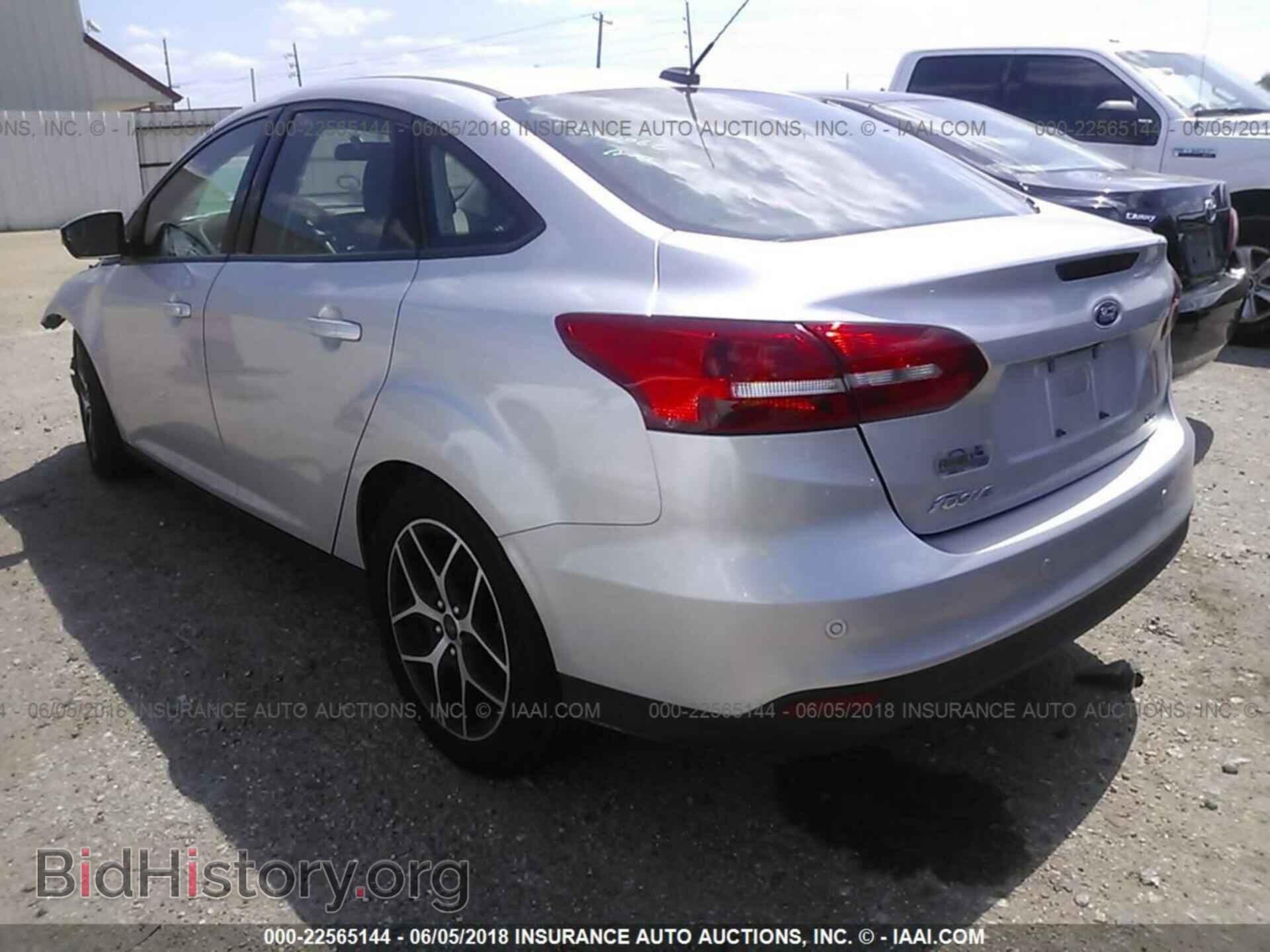 2017 Ford Focus - VIN: 1FADP3H28HL318632 - Photo 3
