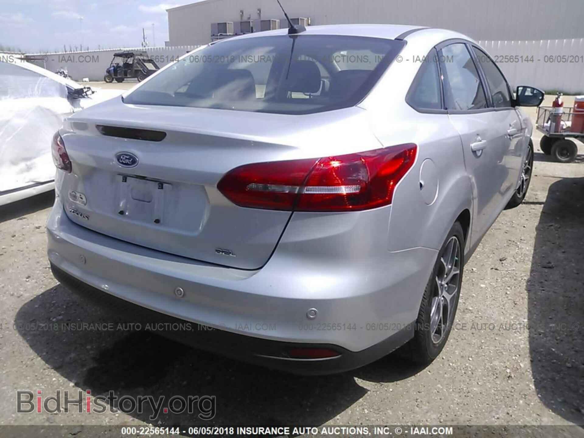 2017 Ford Focus - VIN: 1FADP3H28HL318632 - Photo 4