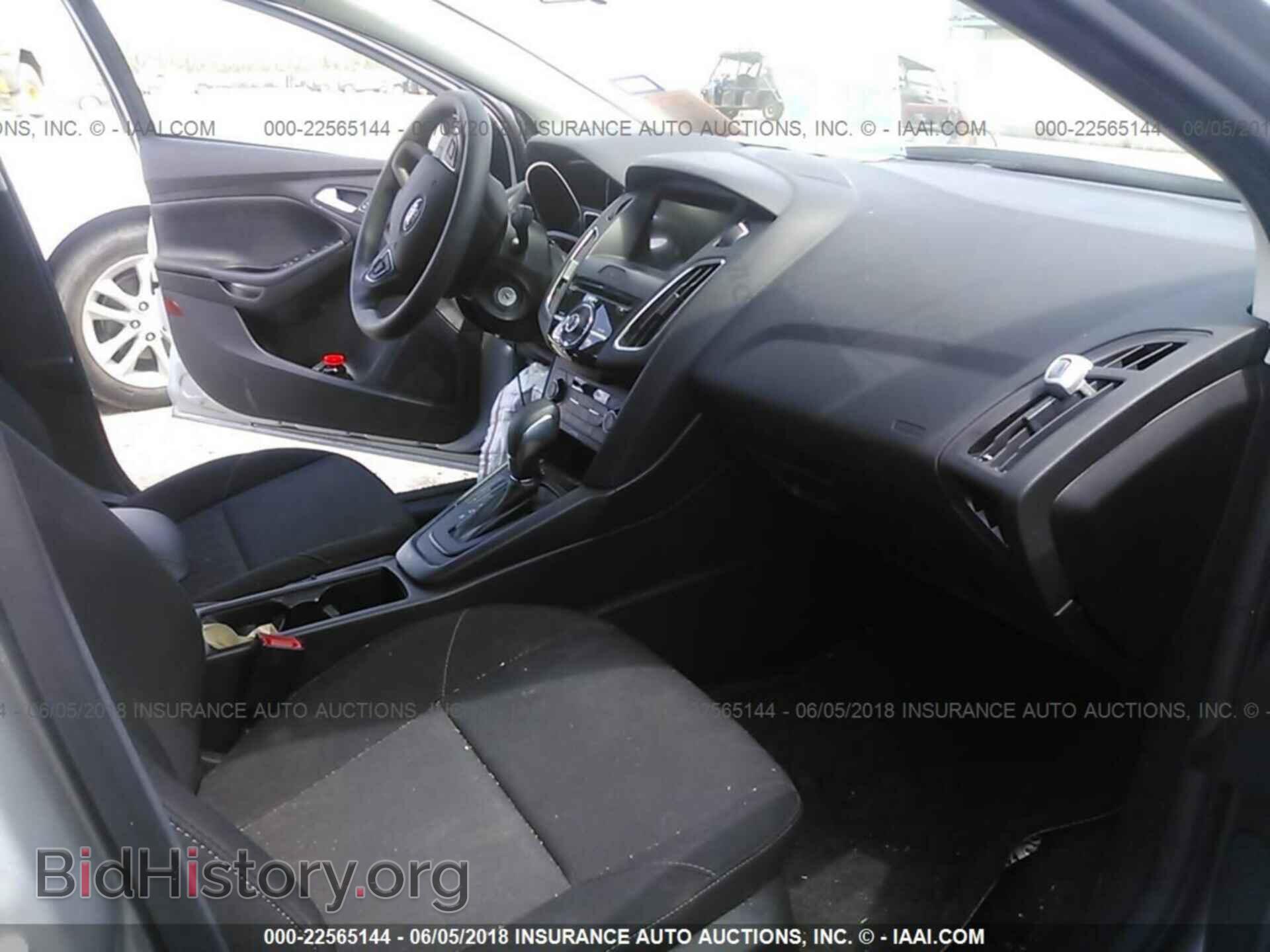 2017 Ford Focus - VIN: 1FADP3H28HL318632 - Photo 5